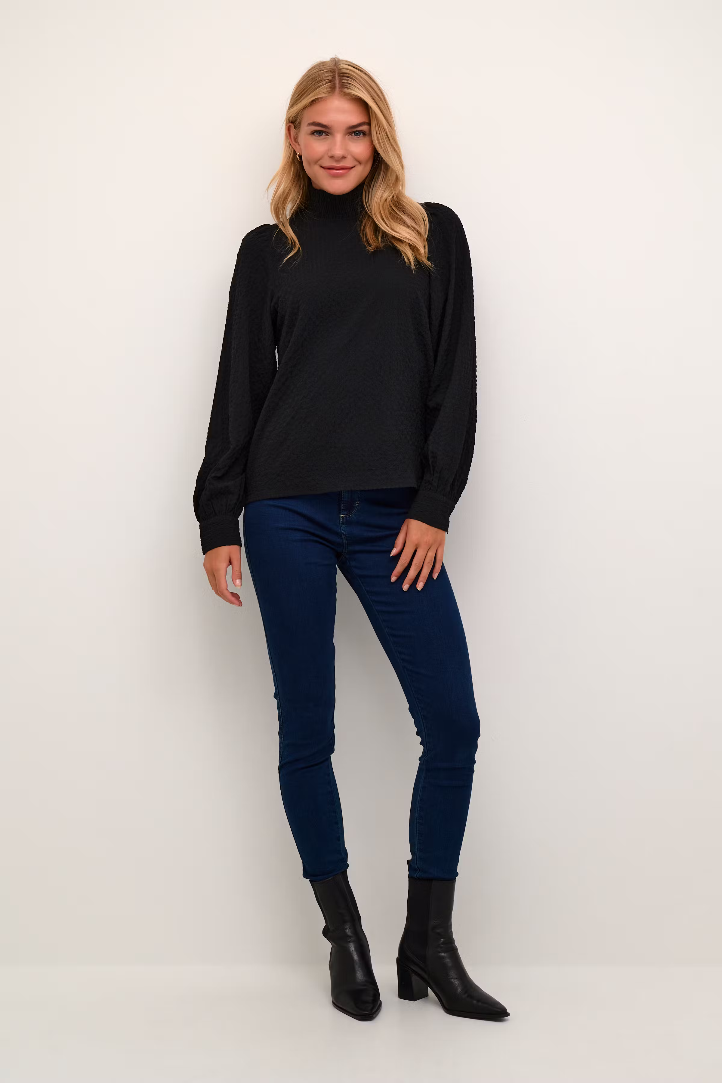 KAditte Bluse LOOKBOOK FRONT 10508500-100121