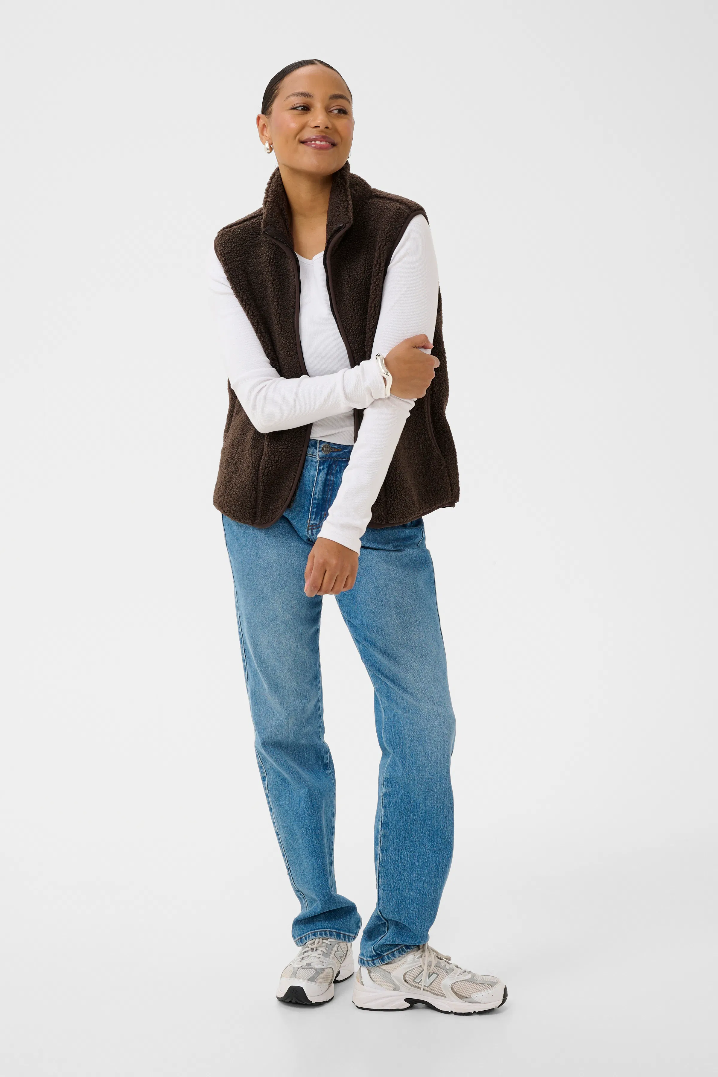 KAally Vest LOOKBOOK FRONT 10512029-190810