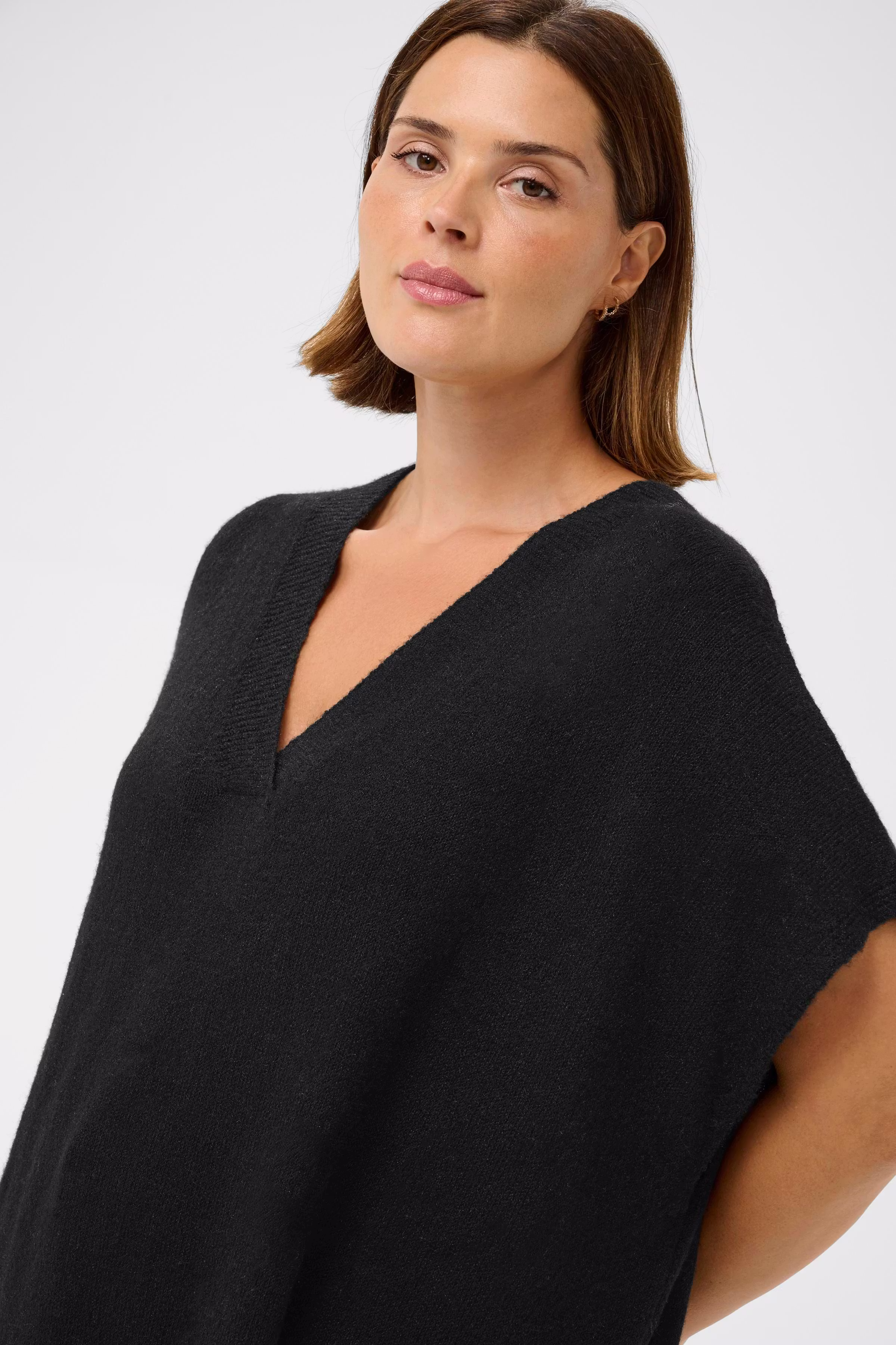 KCannett Poncho LOOKBOOK DETAIL 10582738-100121