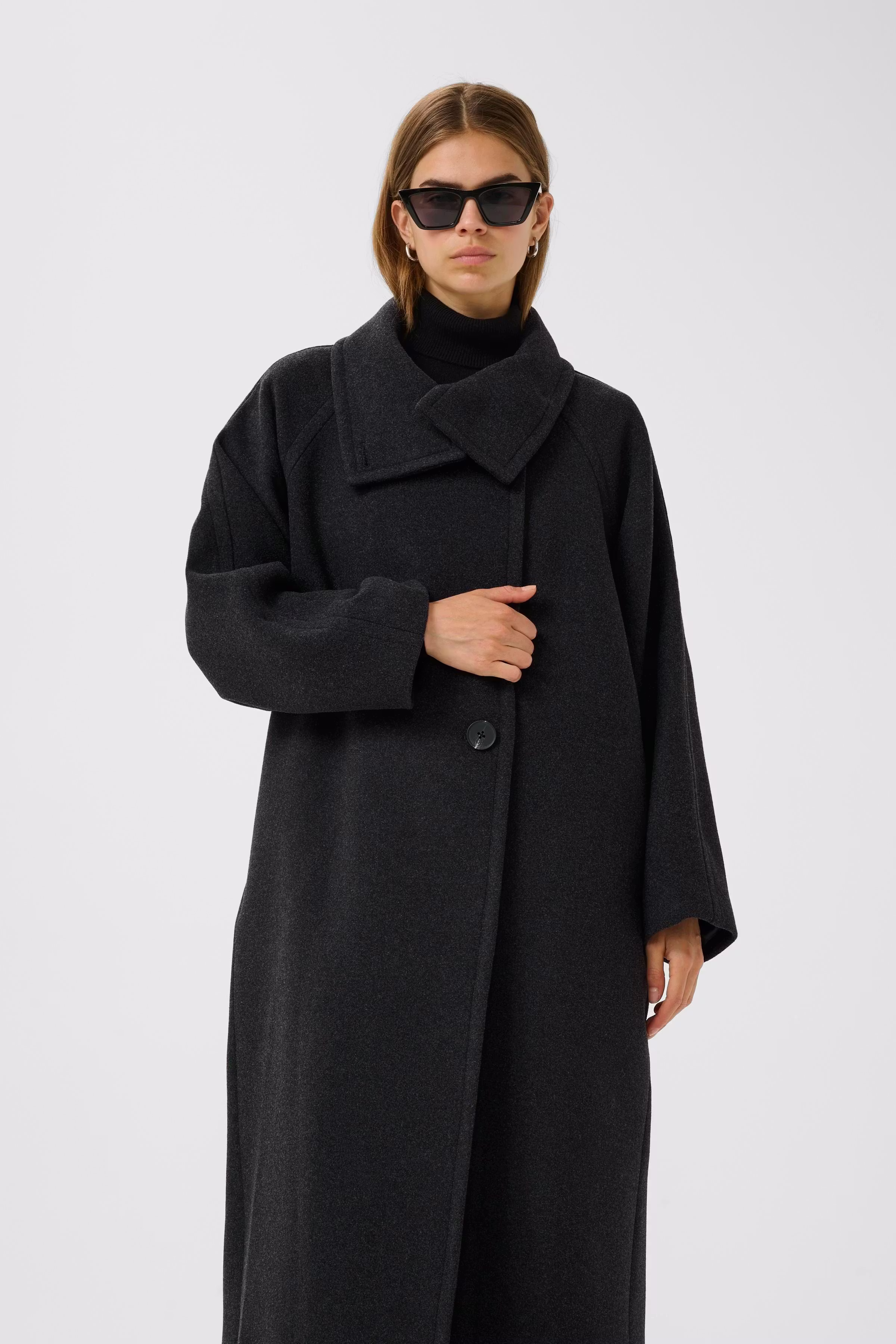 ThoraIW Collar Mantel LOOKBOOK FRONT 30111083-300596