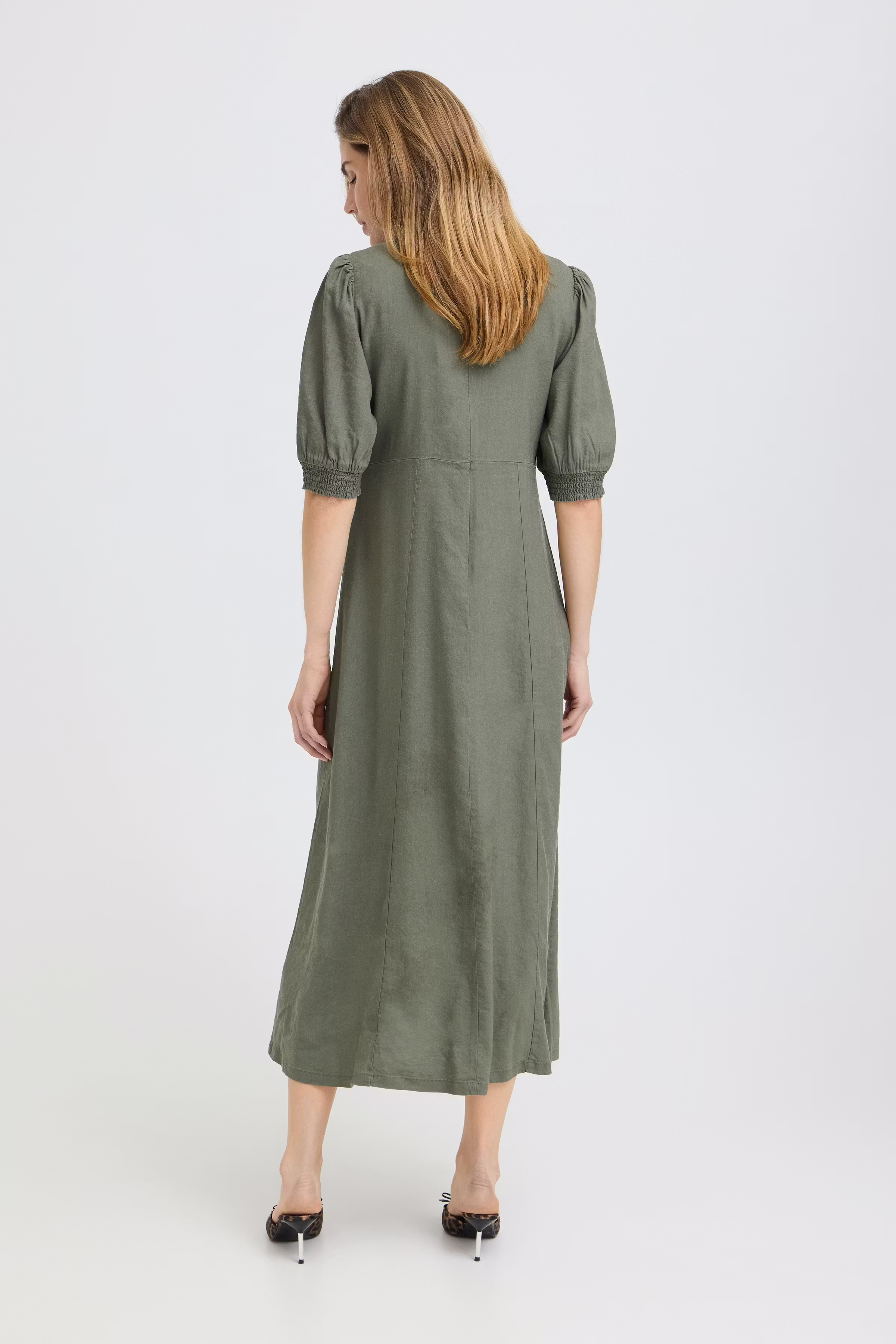 PZLUCA Kjole LOOKBOOK BACK 50210429-180312