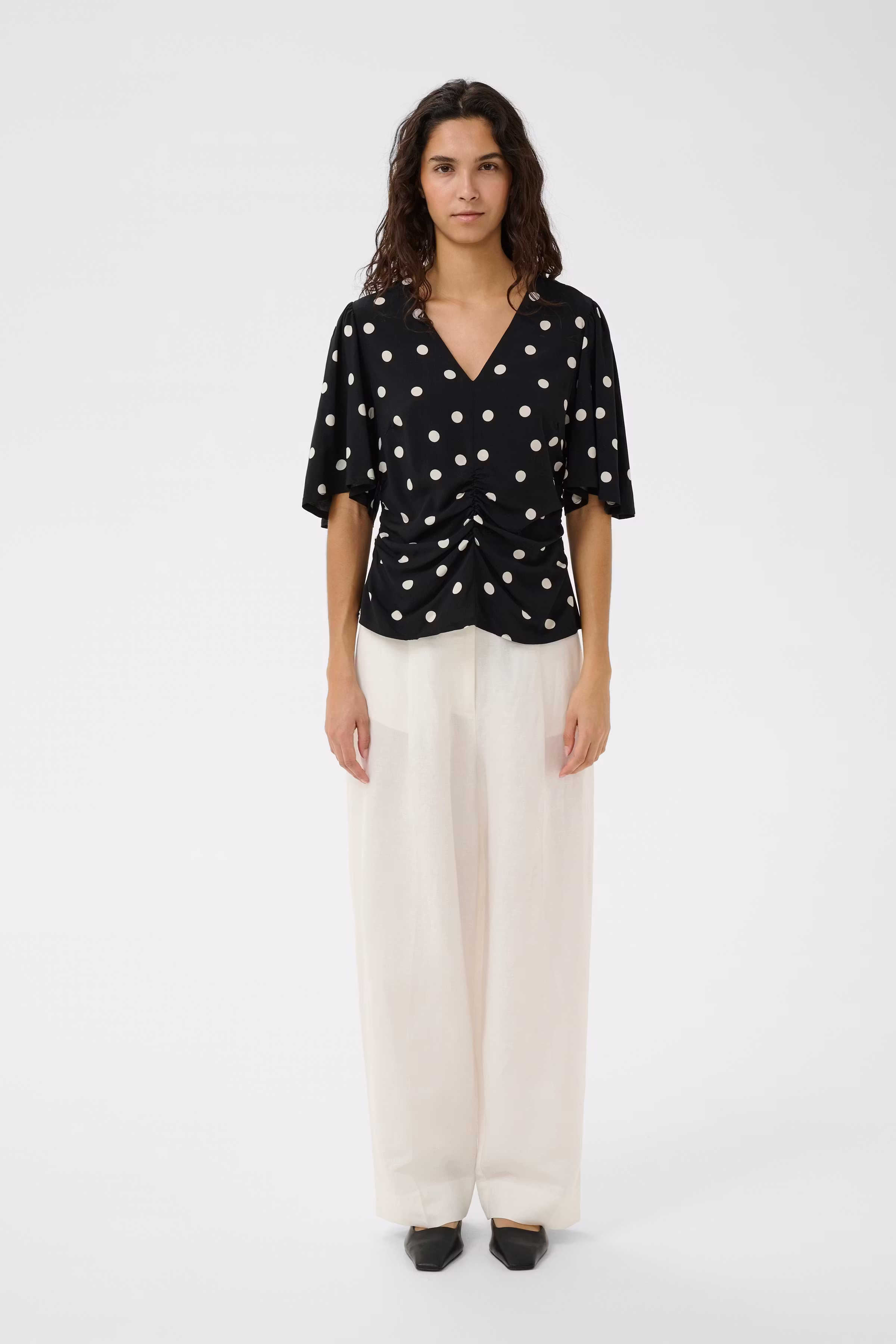 SLArjana Top LOOKBOOK FRONT 30409284-305254