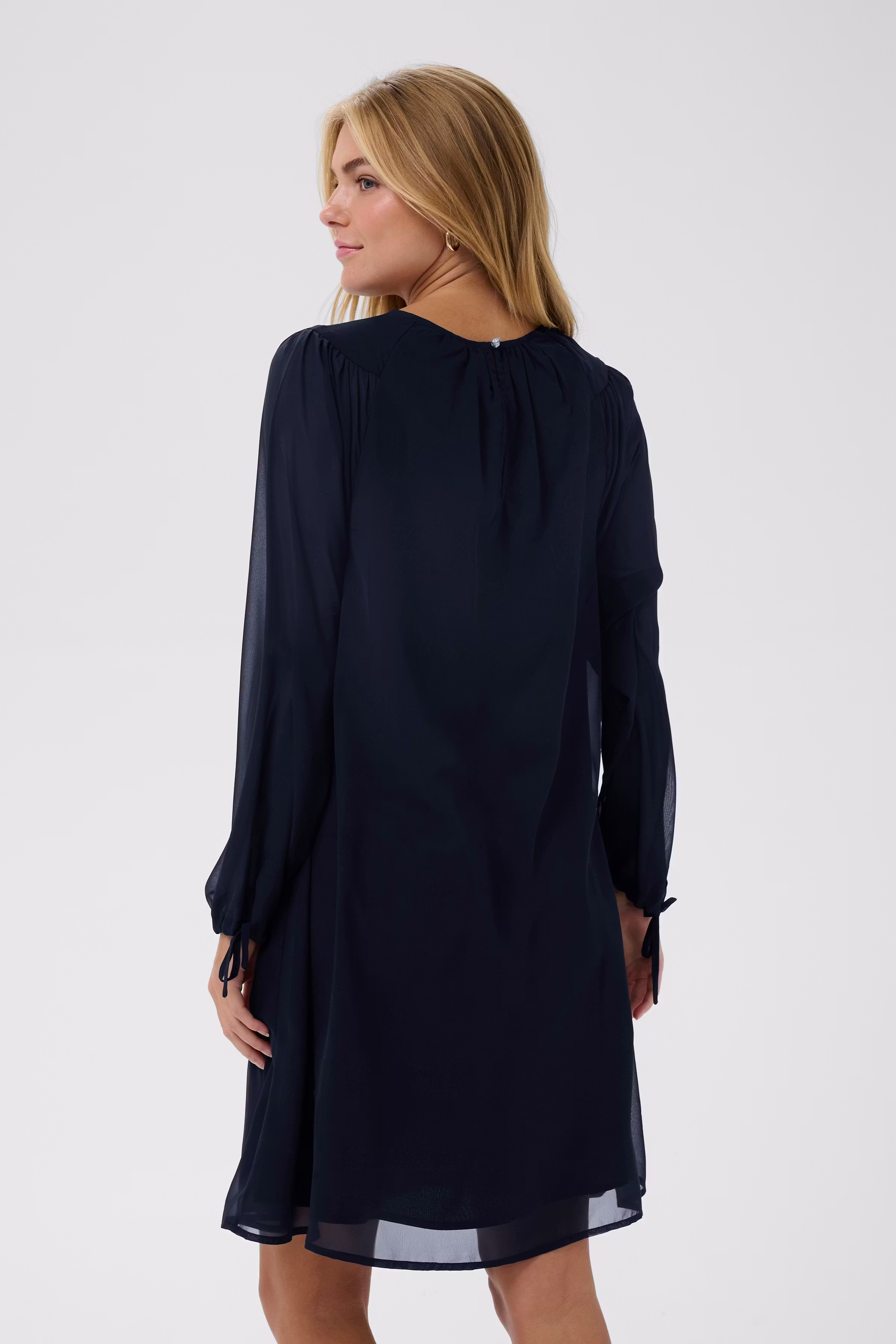 PinucciaSZ Kleid LOOKBOOK BACK 30514953-193924