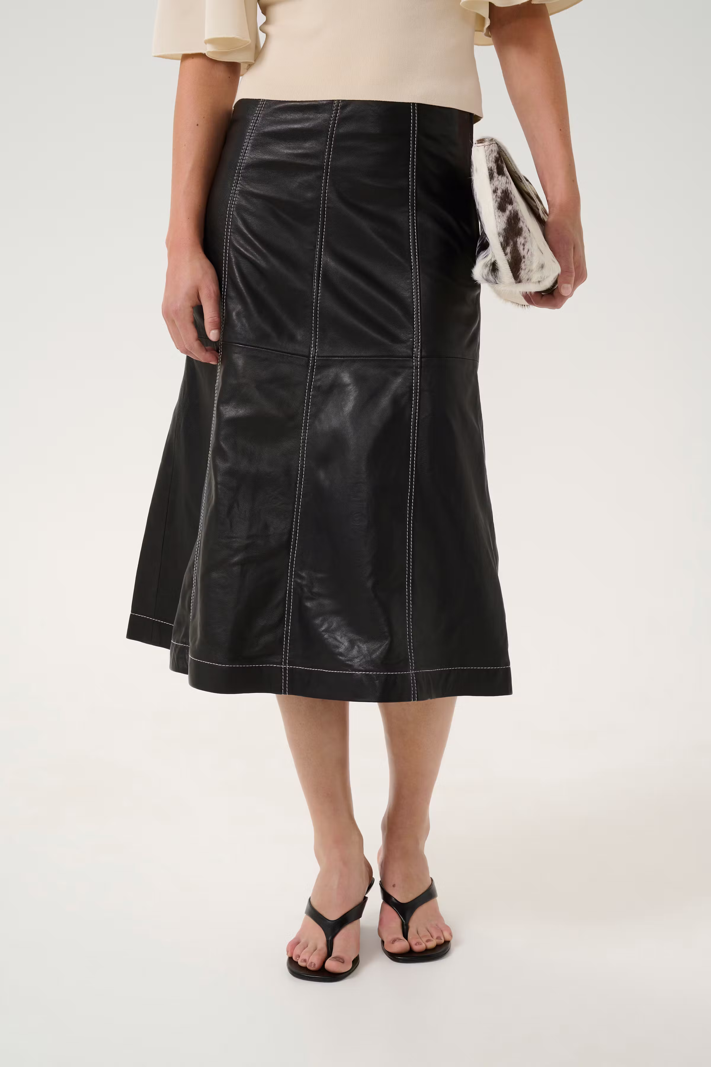 GZbirka Leather skirt LOOKBOOK FRONT 10909931-100017