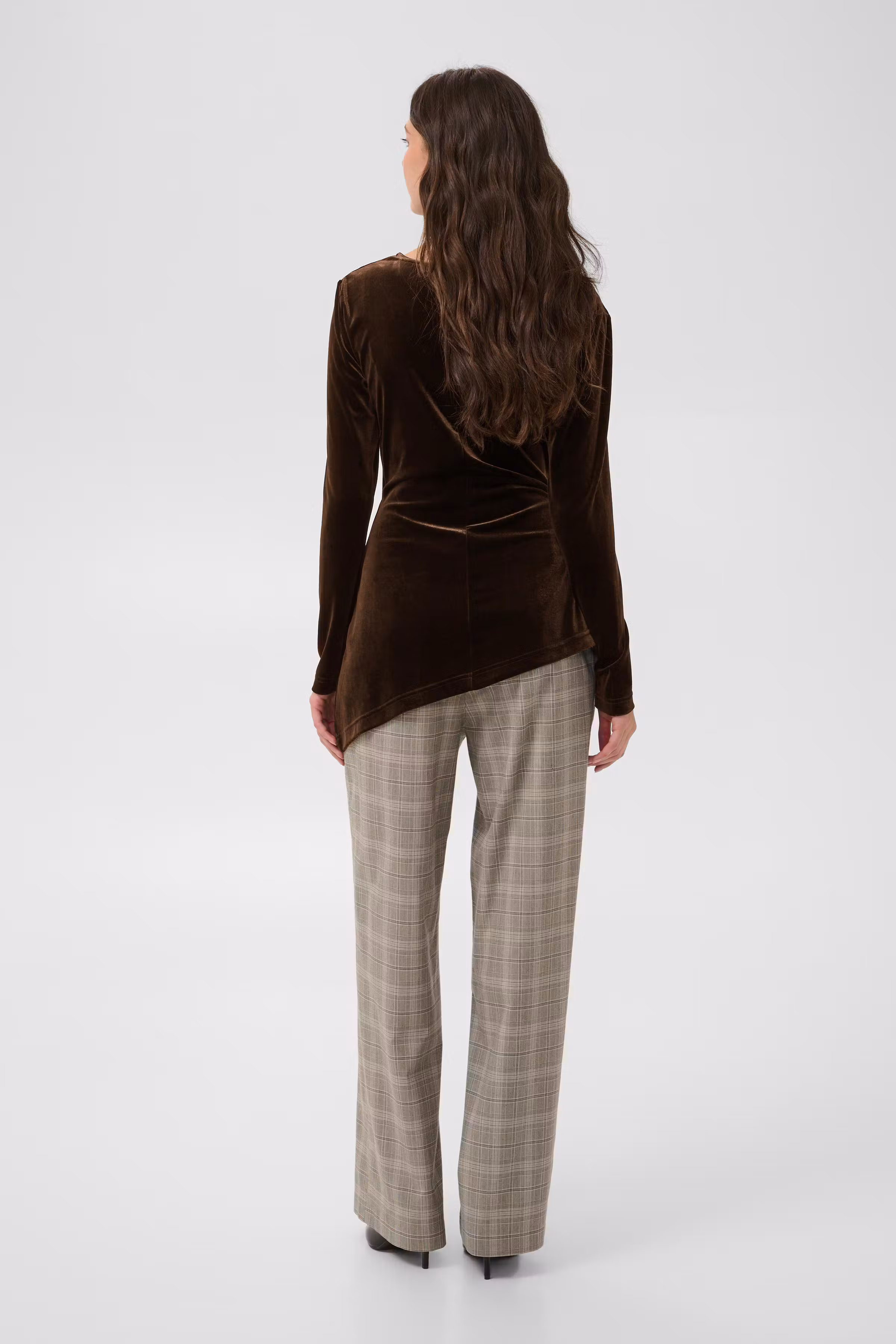 CUCHANANNA Velvet blouse
 LOOKBOOK BACK 50114125-190915