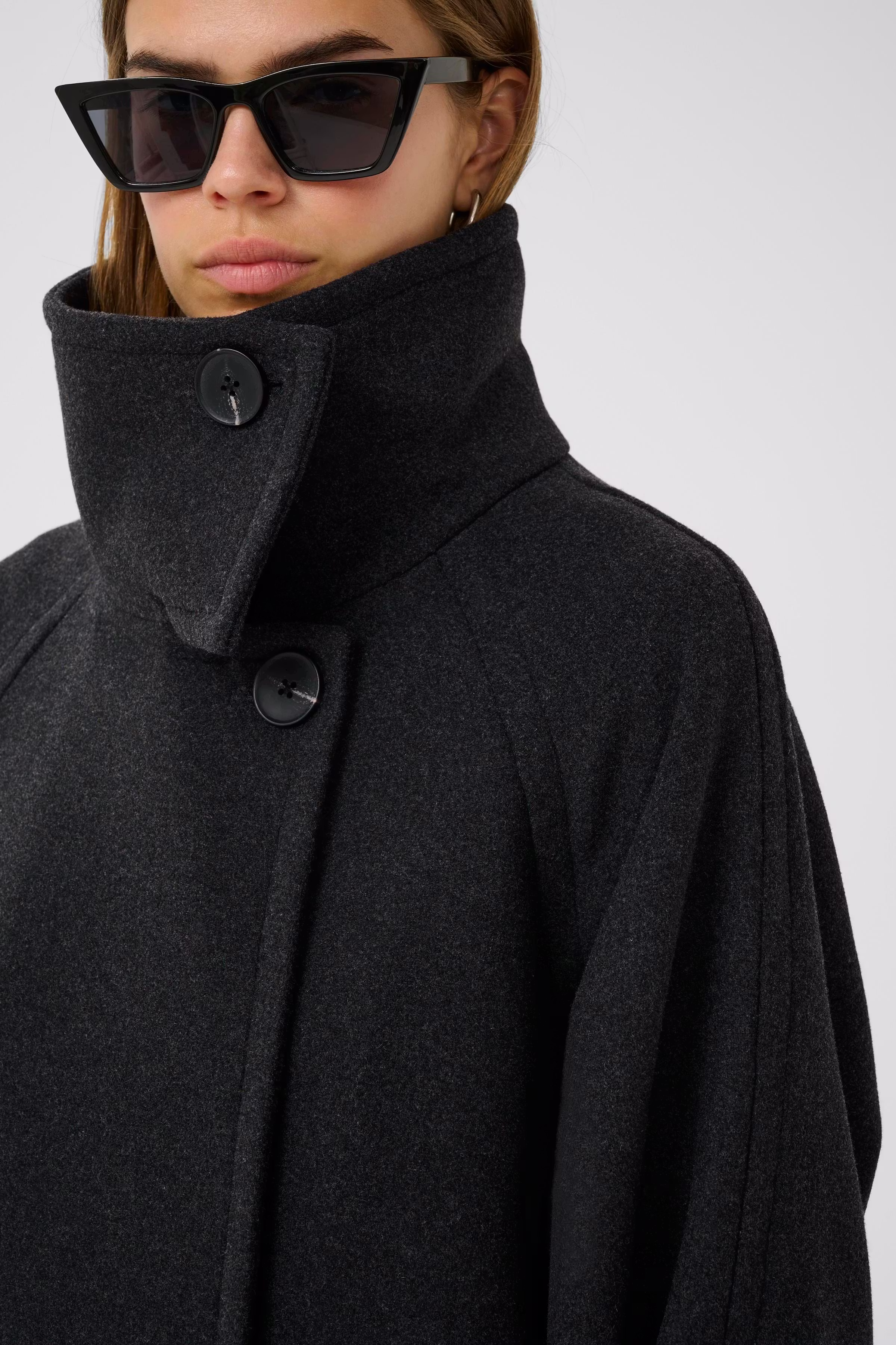 ThoraIW Collar Mantel LOOKBOOK DETAIL 30111083-300596