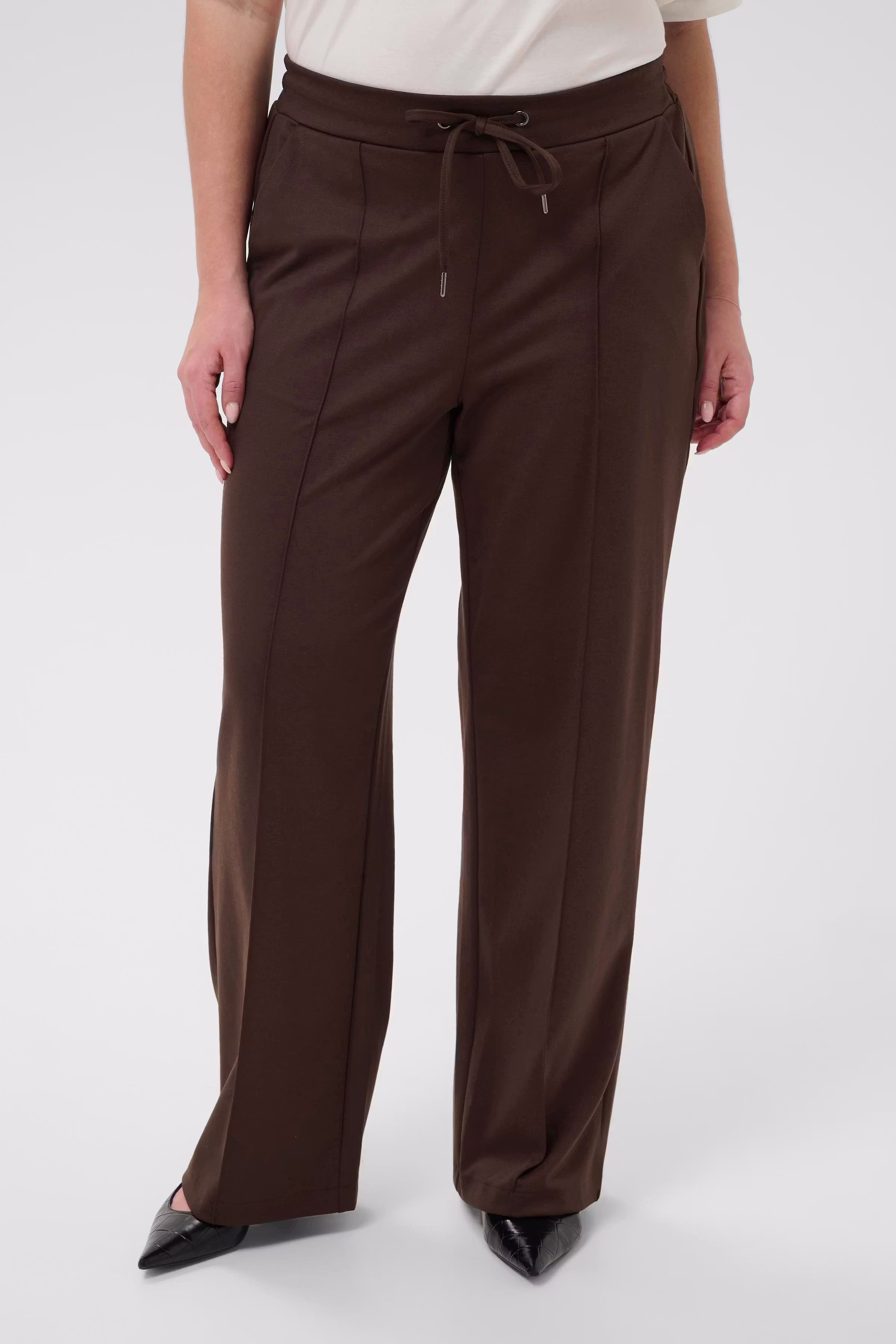 KCjenna Straight Hose LOOKBOOK FRONT 10582248-190915