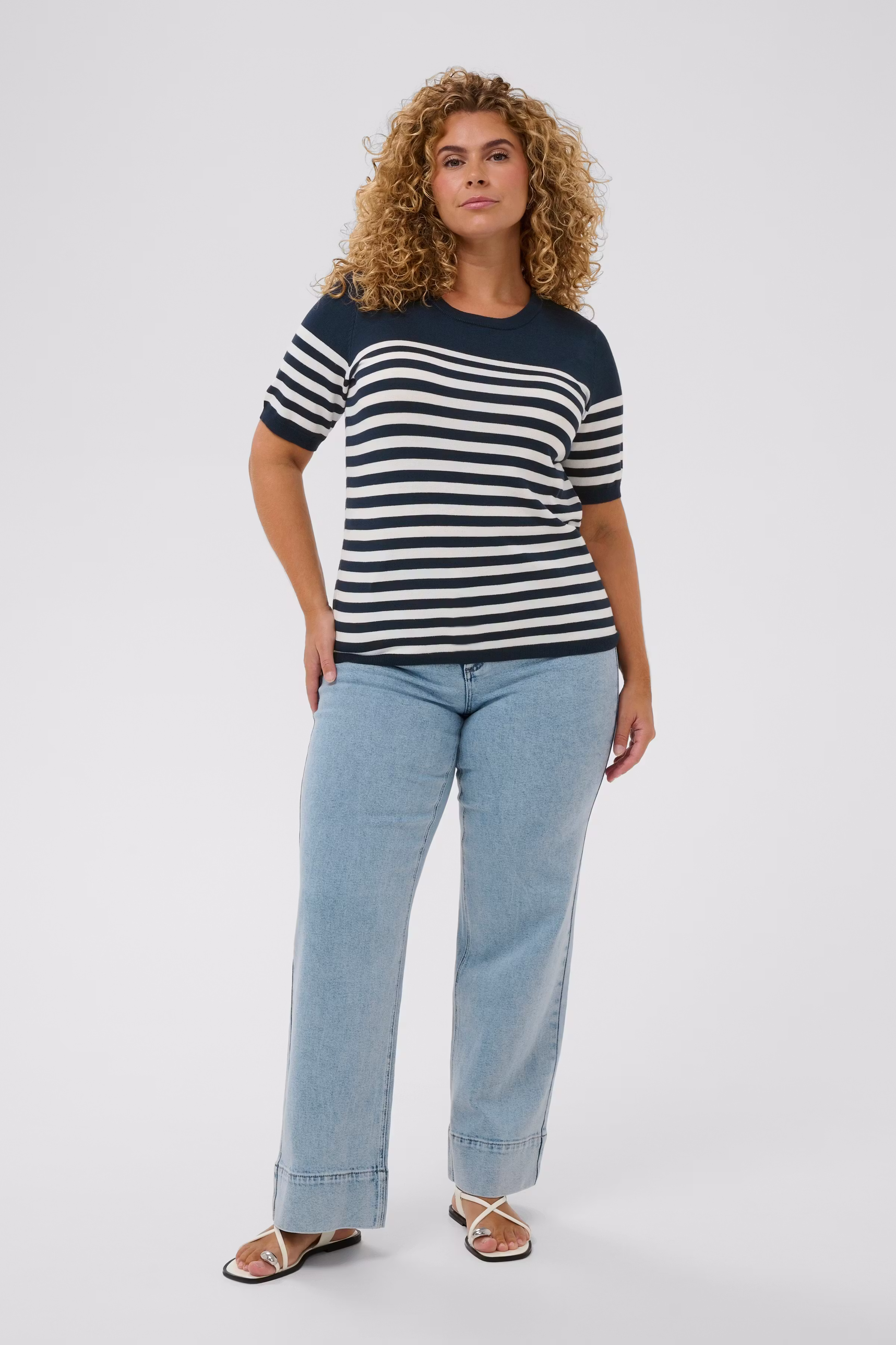 KClizzy Pullover LOOKBOOK FRONT 10582914-109445