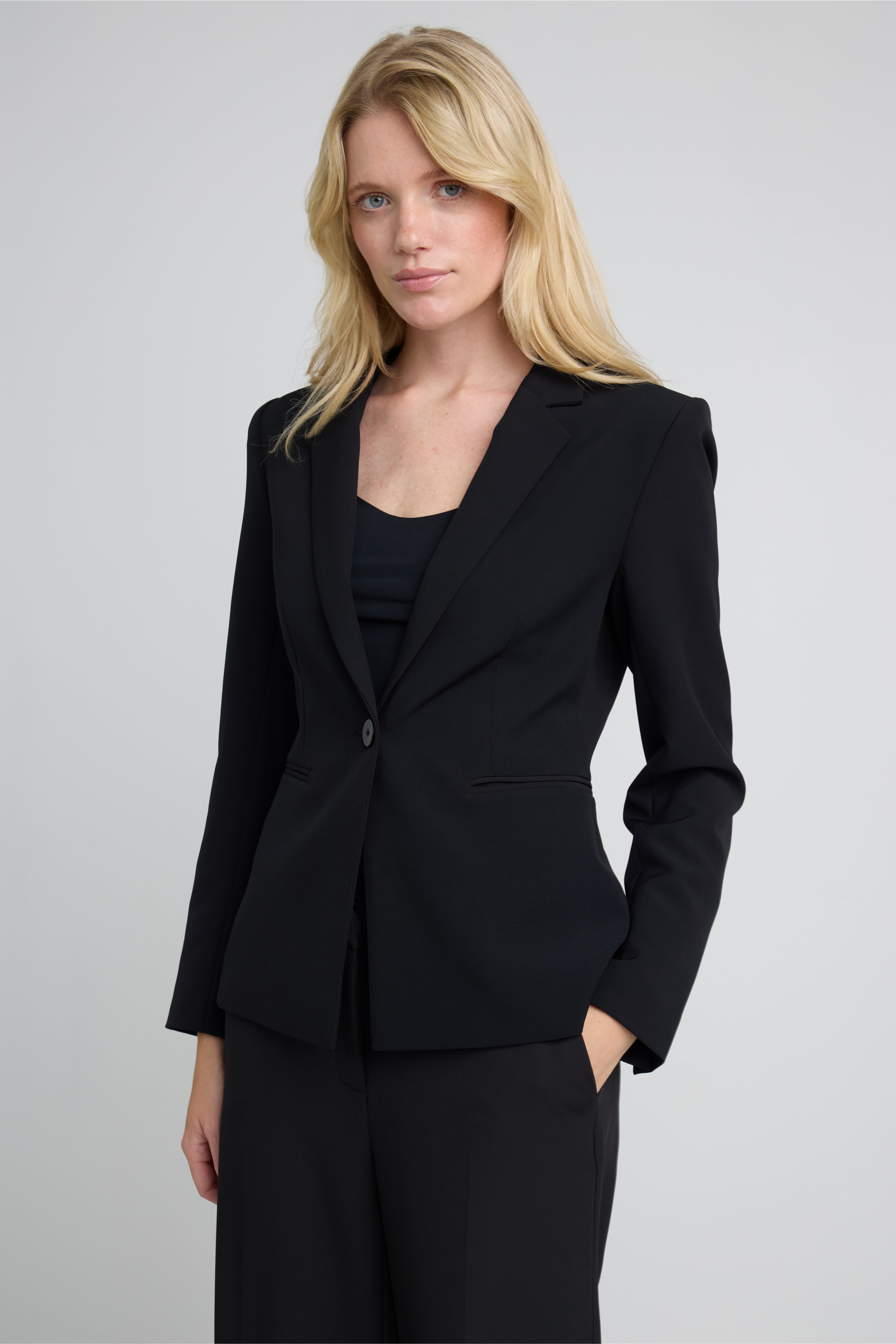 LexiIH Blazer LOCATION NONE 20112607-194008