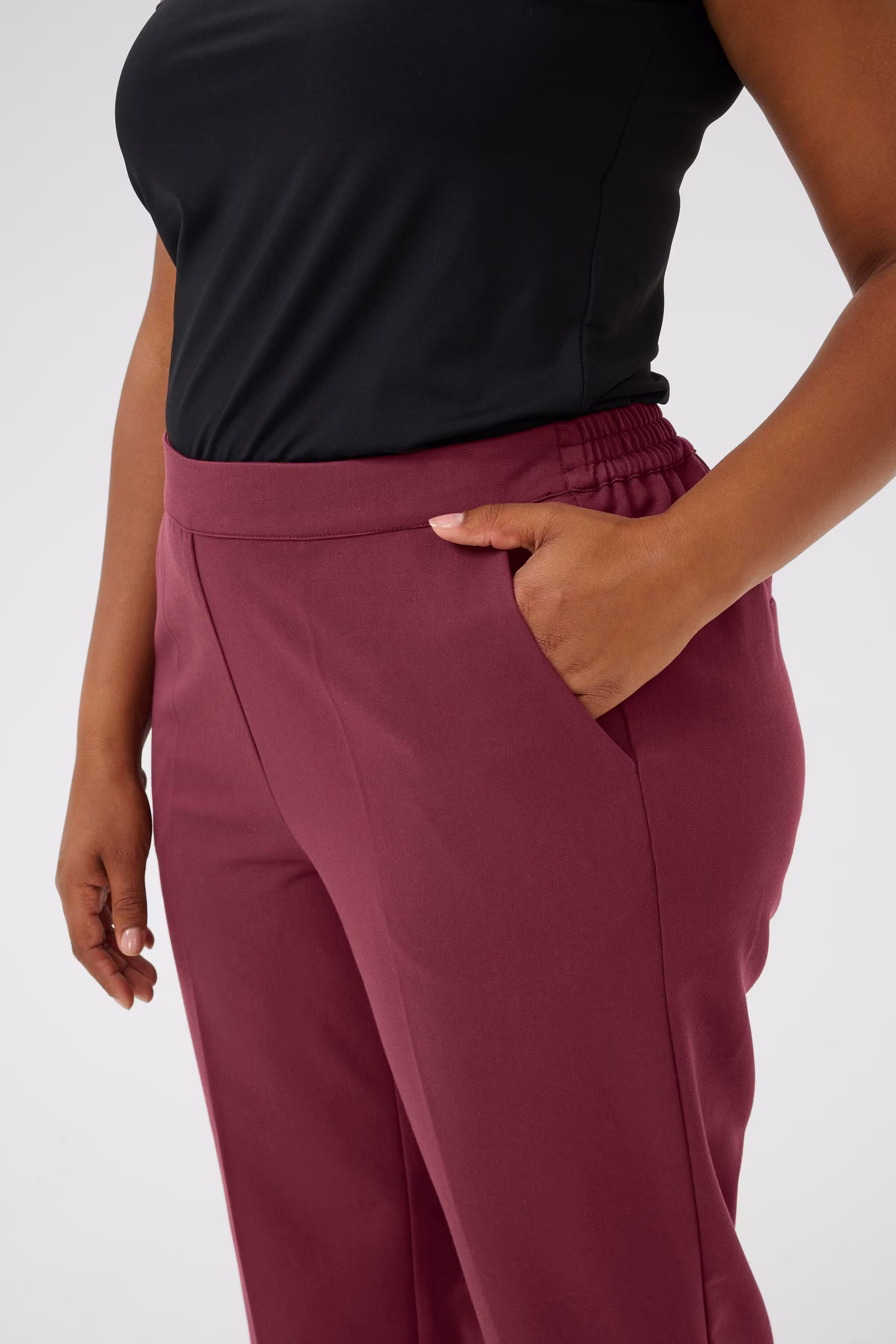 KCsakira Cropped Trousers LOOKBOOK DETAIL 10580650-191528