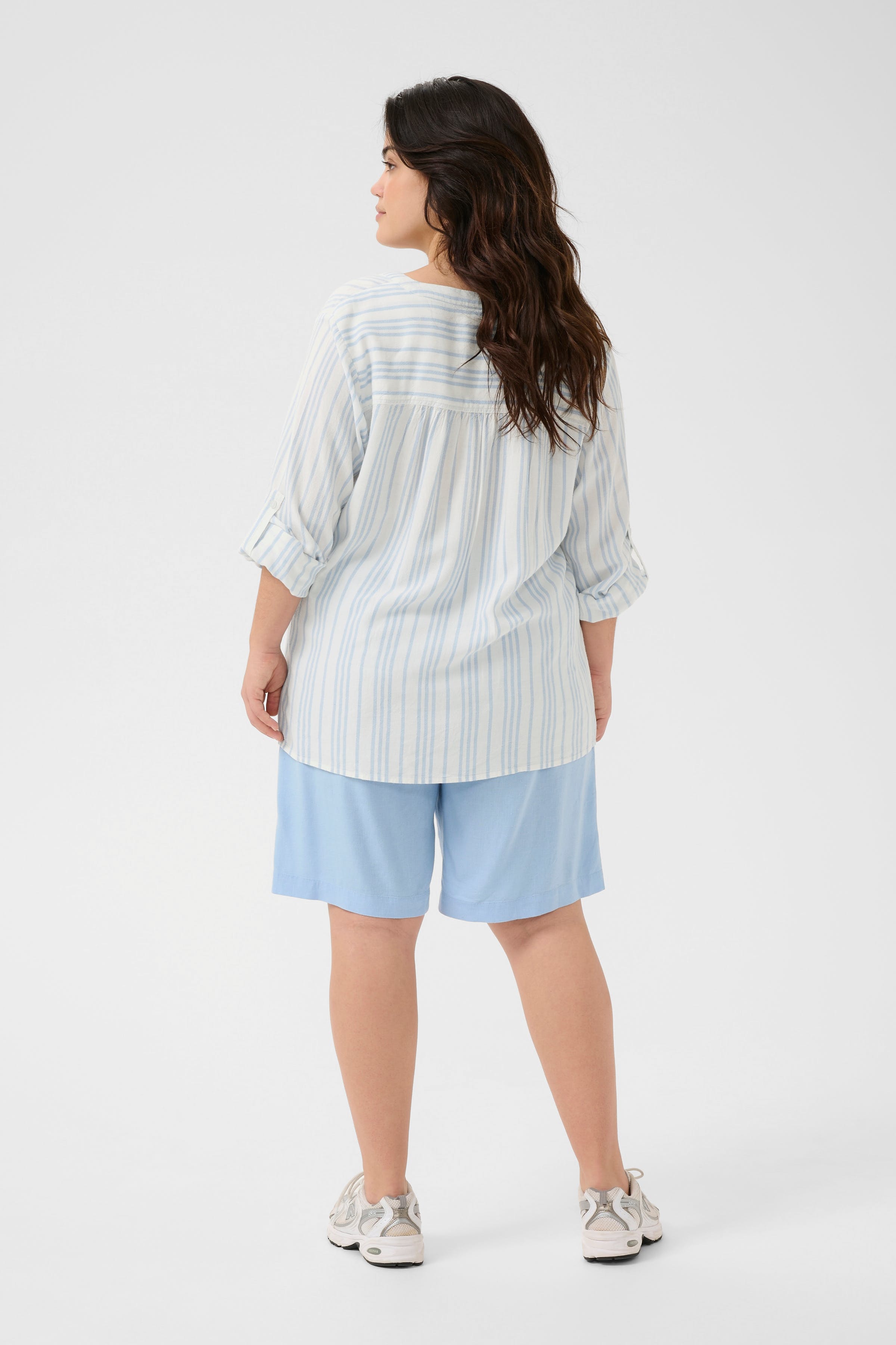 KCmille Linen Blouse LOOKBOOK BACK 10582215-107740