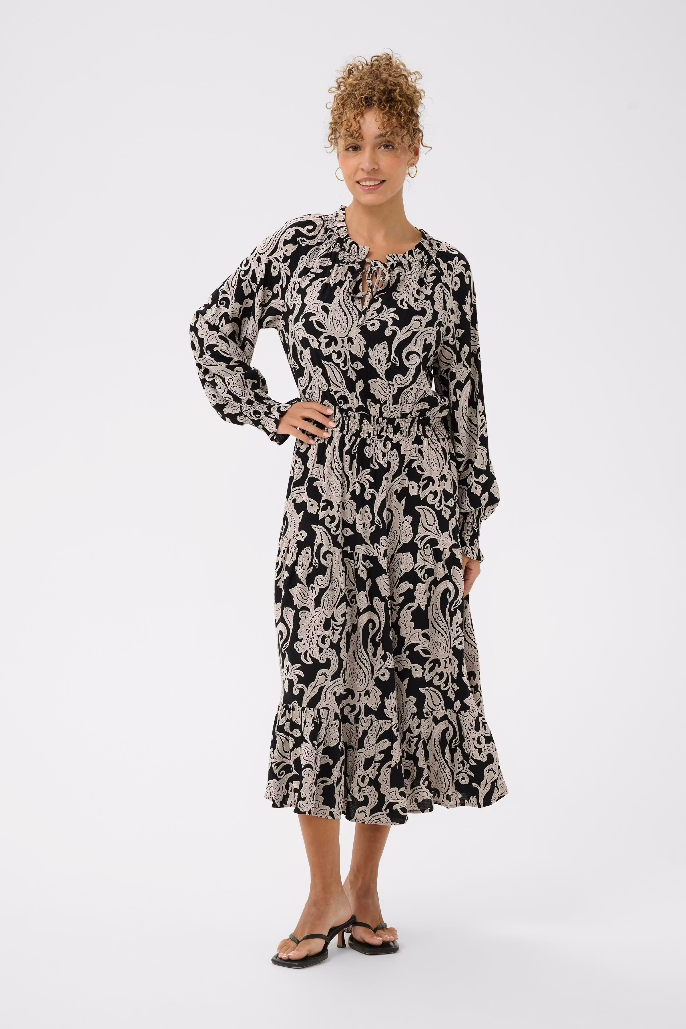 CRLucy Dress LOOKBOOK FRONT 10613157-109389