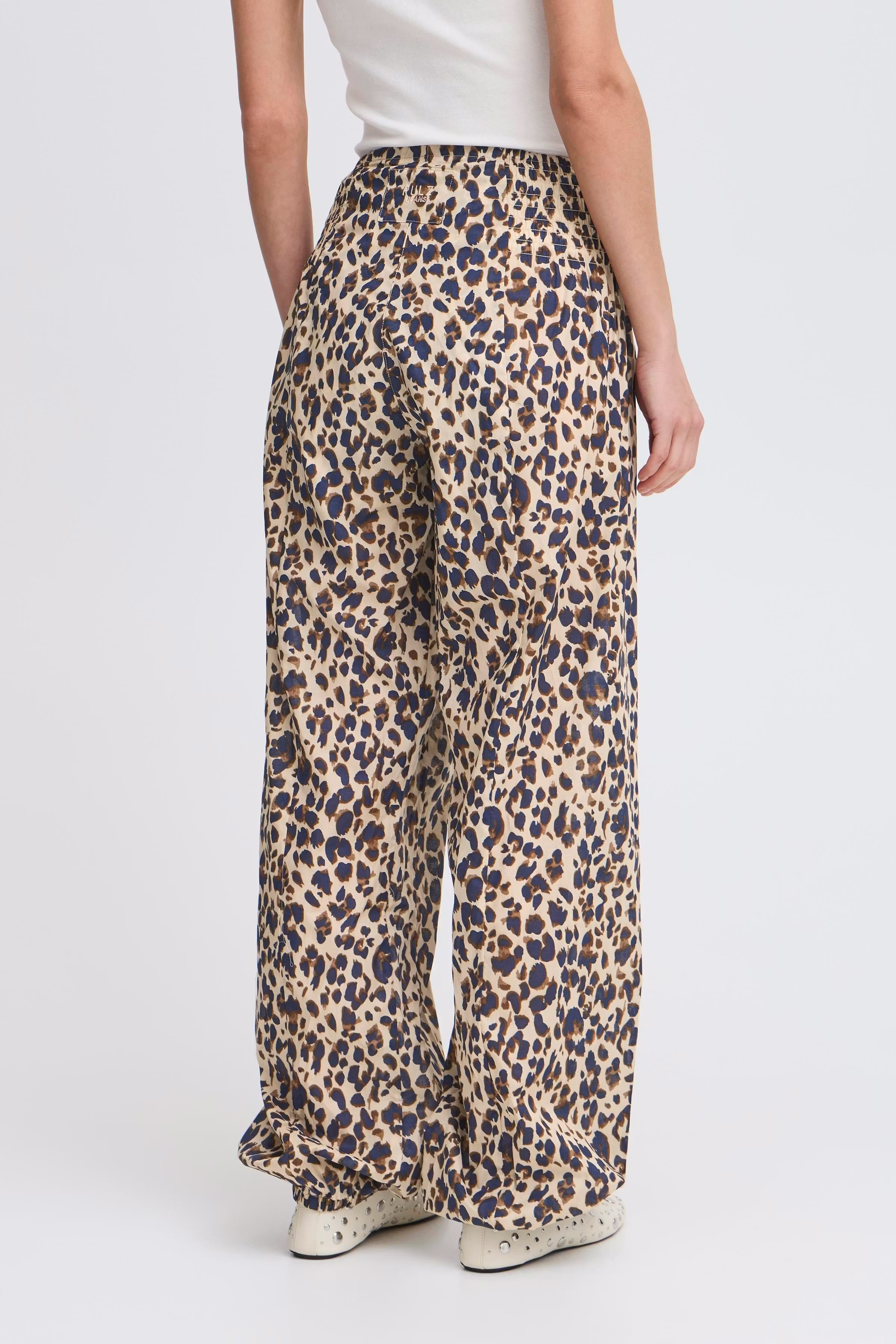 PZJILL Wide Hose LOOKBOOK BACK 50200338-202010