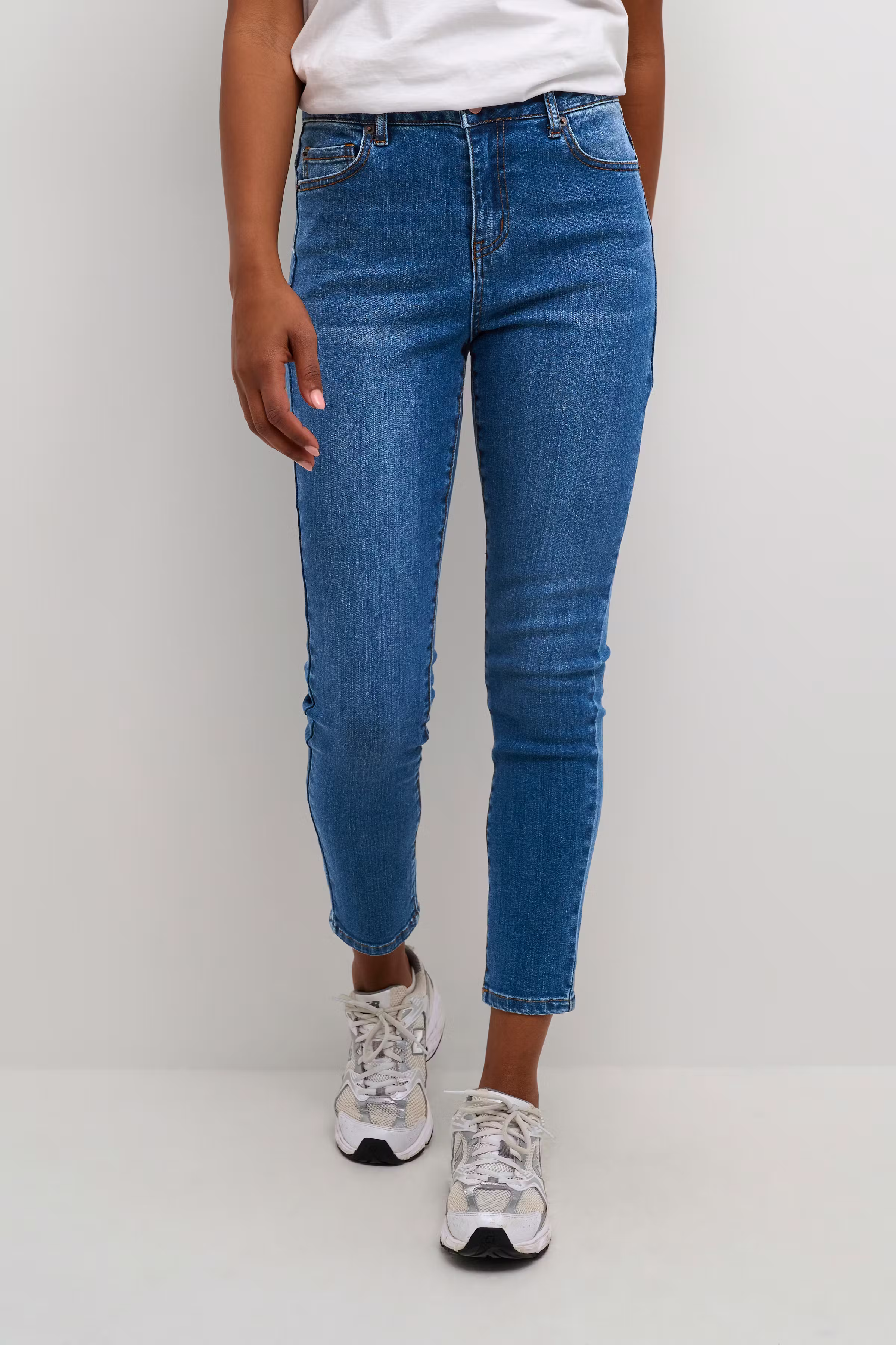 KAsinem Cropped Jeans  LOOKBOOK FRONT 10506130-102272