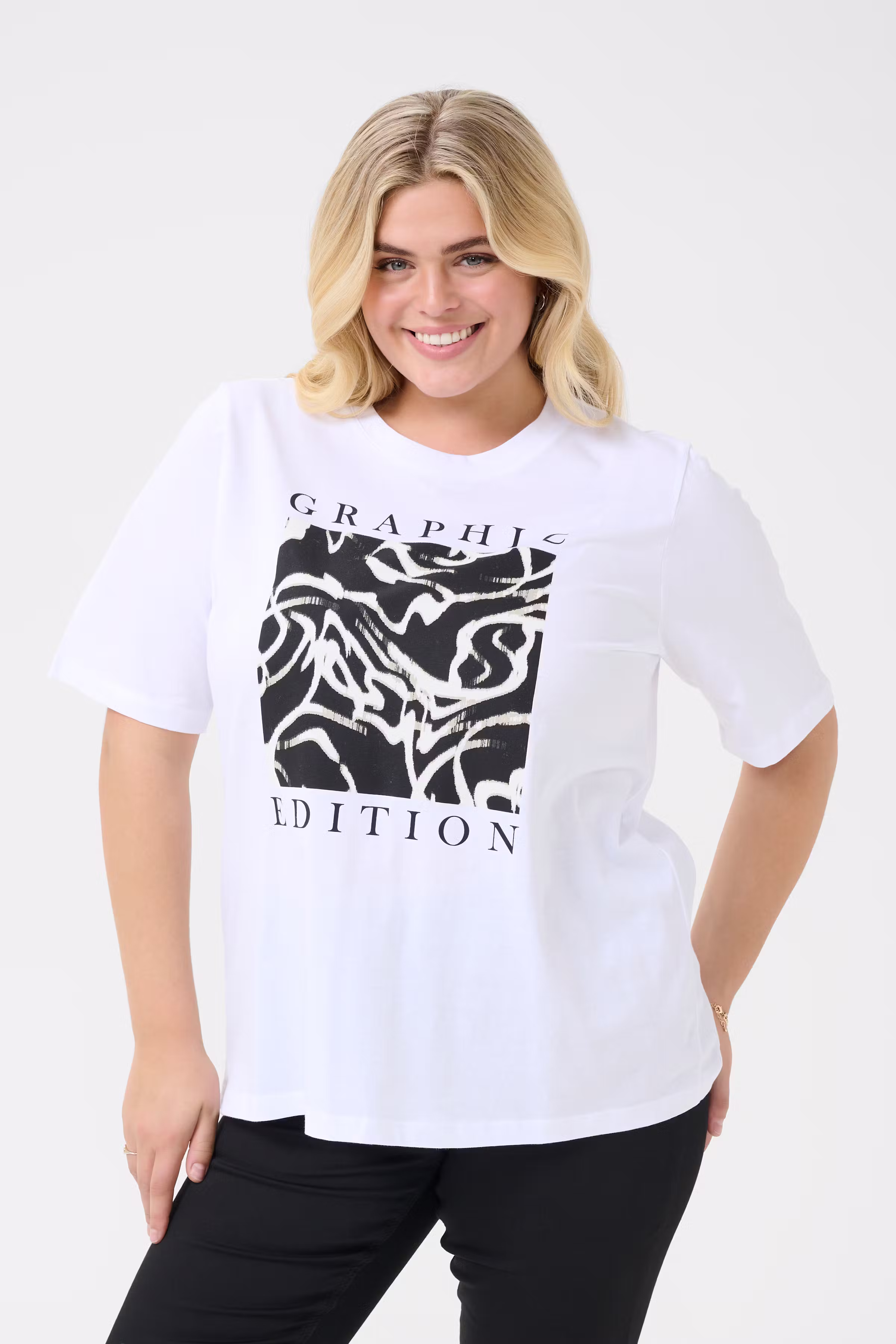 KCviva T-shirt LOOKBOOK FRONT 10583499-107791