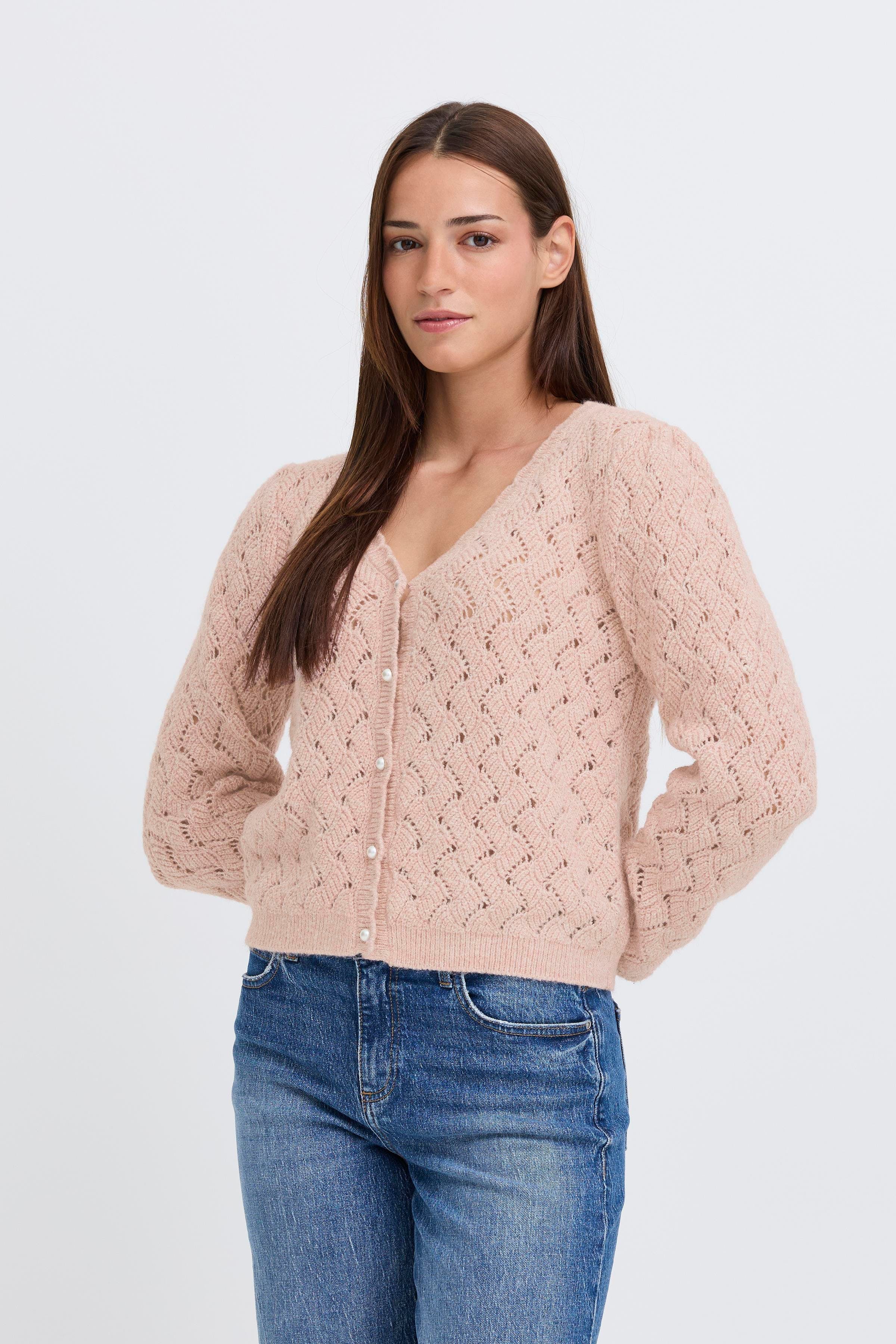 BYNADIKA Cardigan LOOKBOOK FRONT 20817105-1516071