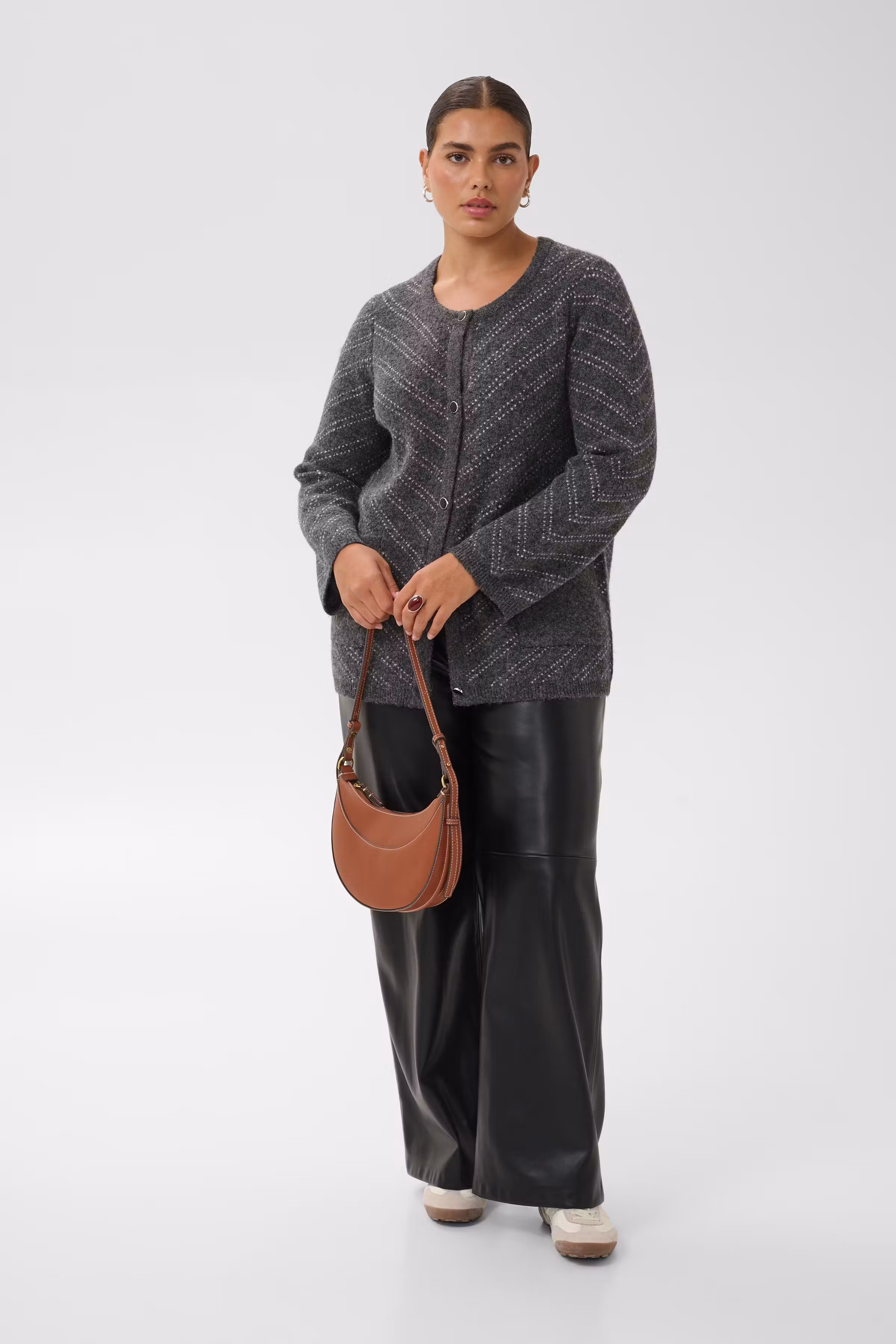 KChilma Cardigan LOOKBOOK FRONT 10584600-1000114
