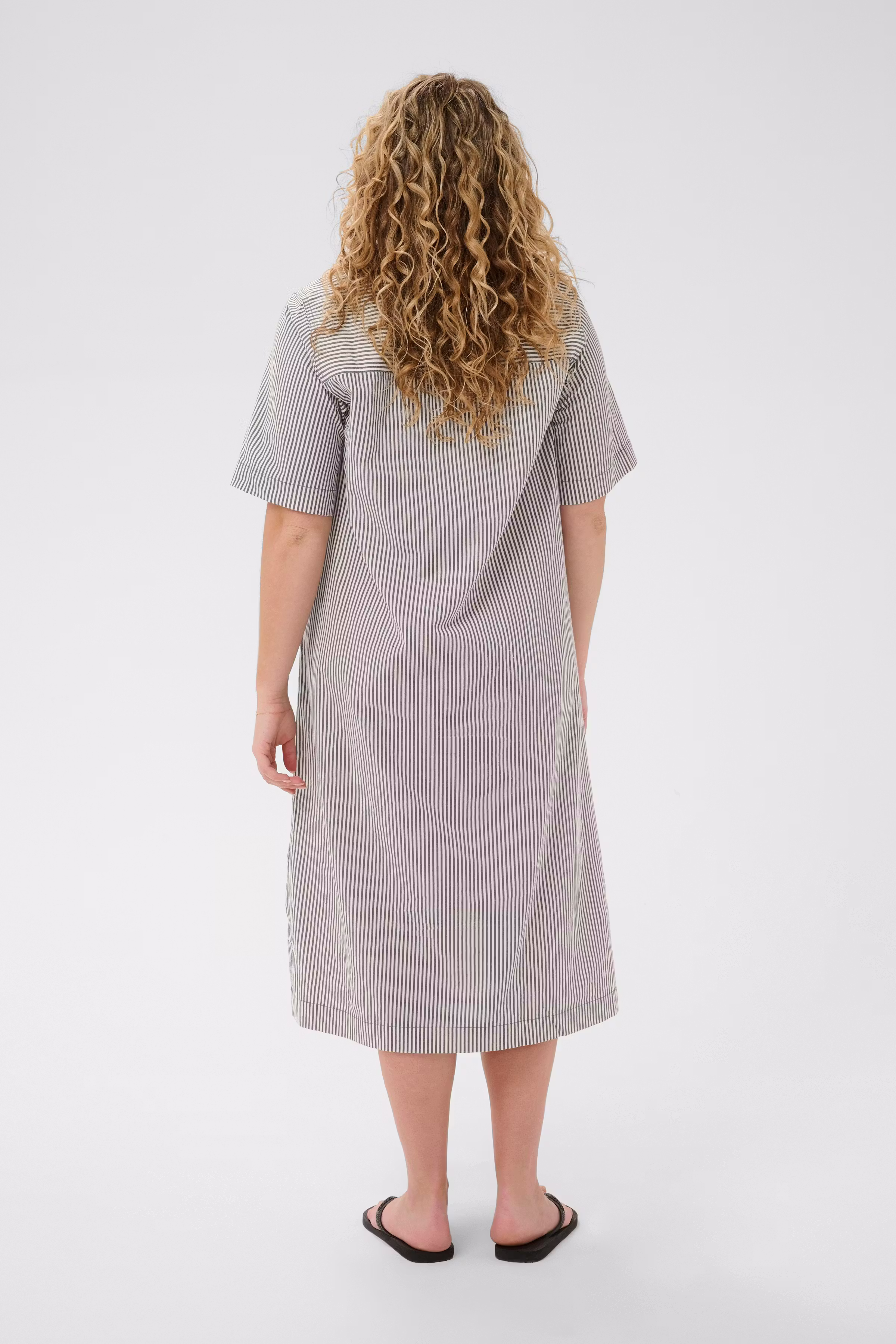 KCnana Kleid LOOKBOOK BACK 10583969-106298