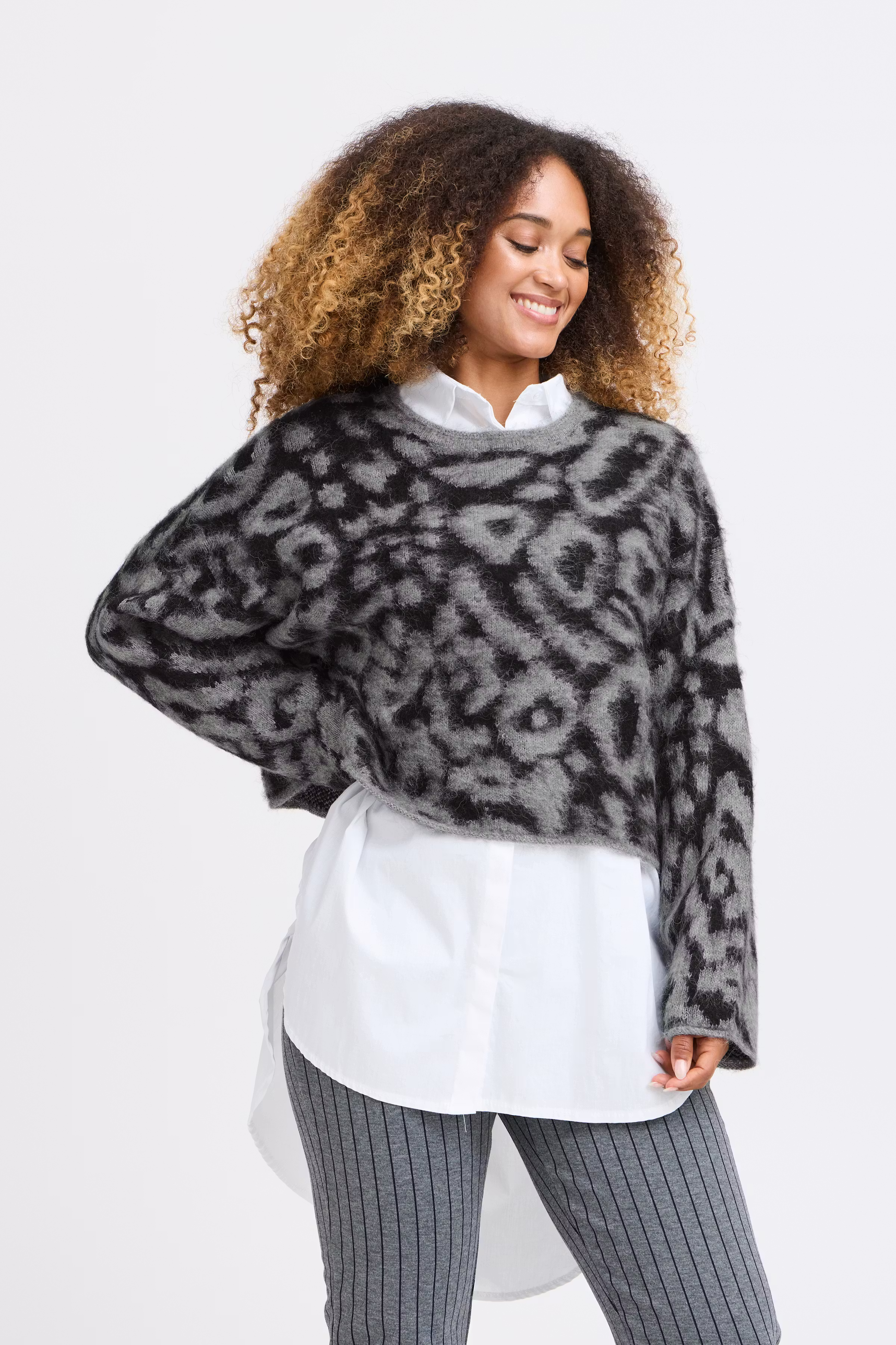 SBBEKA Pullover LOOKBOOK FRONT 22100777-203619