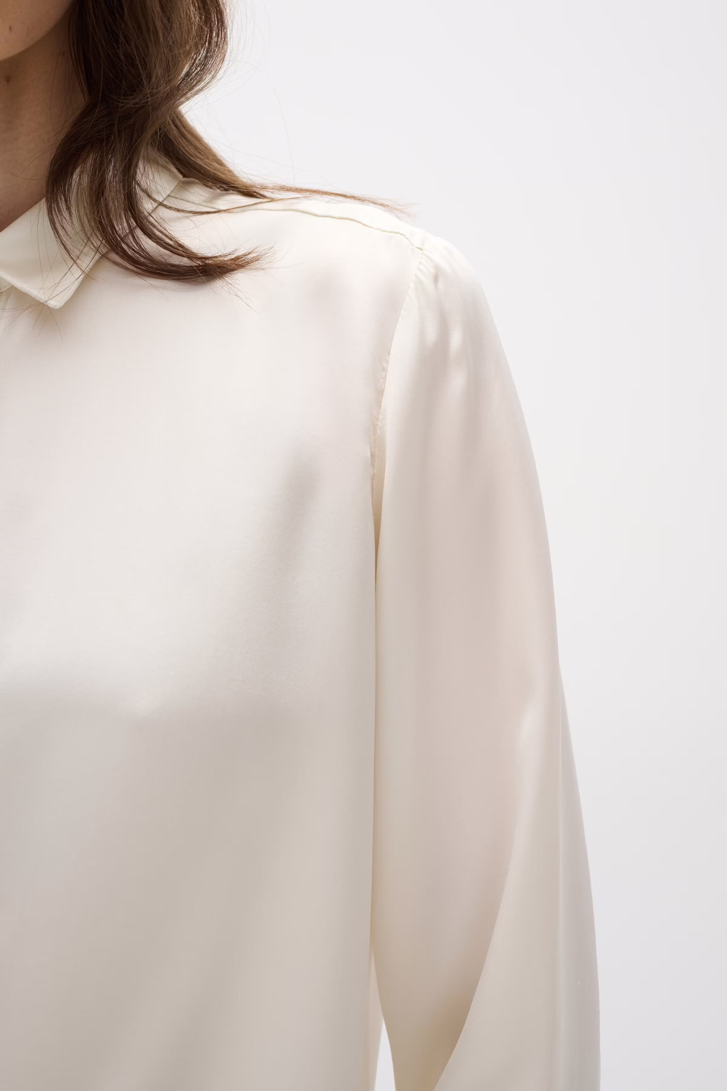 LeonoreIW Silke Skjorte Premium LOOKBOOK DETAIL 30104237-110701