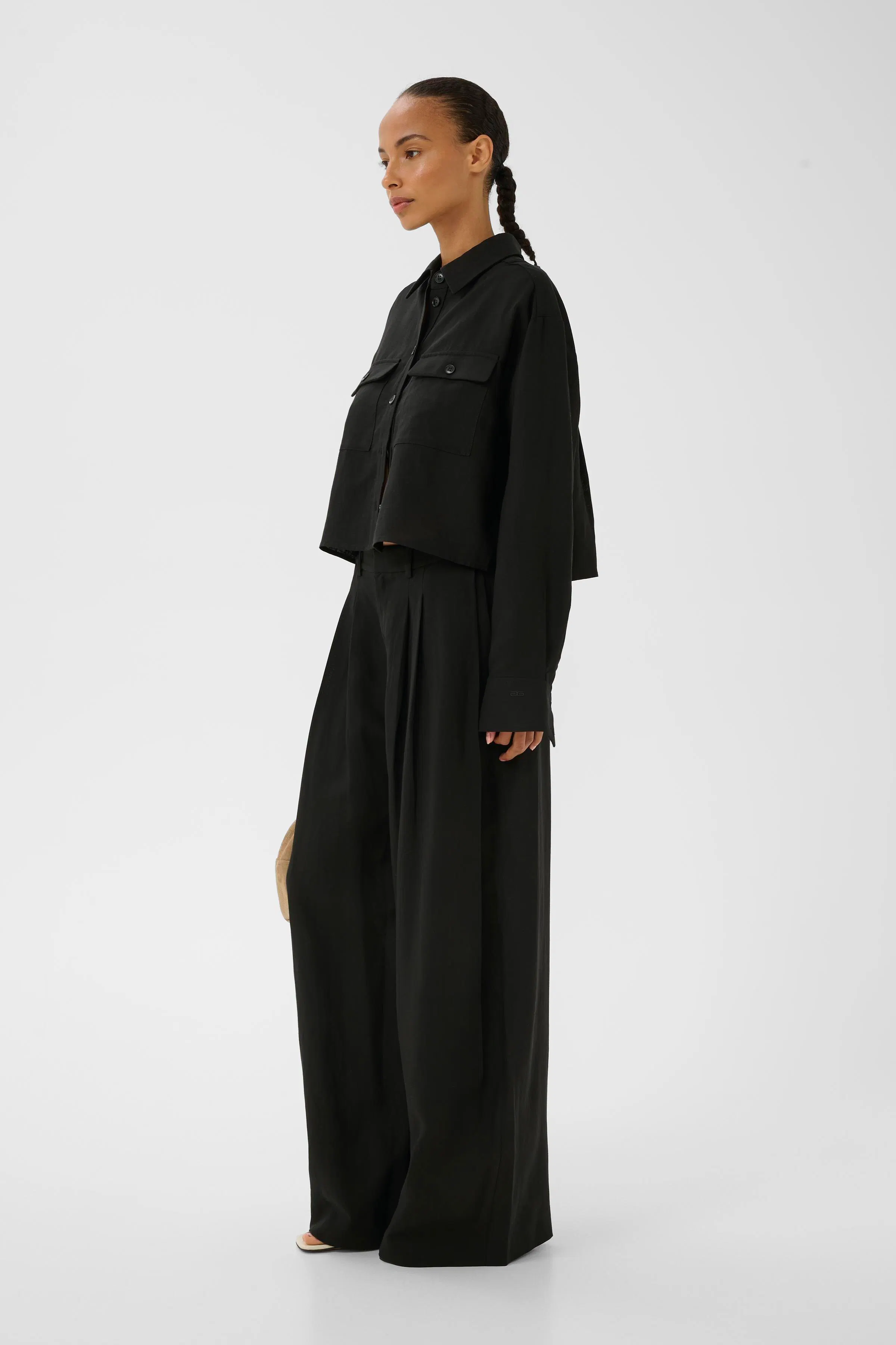 GZriava Linen pants LOOKBOOK FRONT 10911251-100017