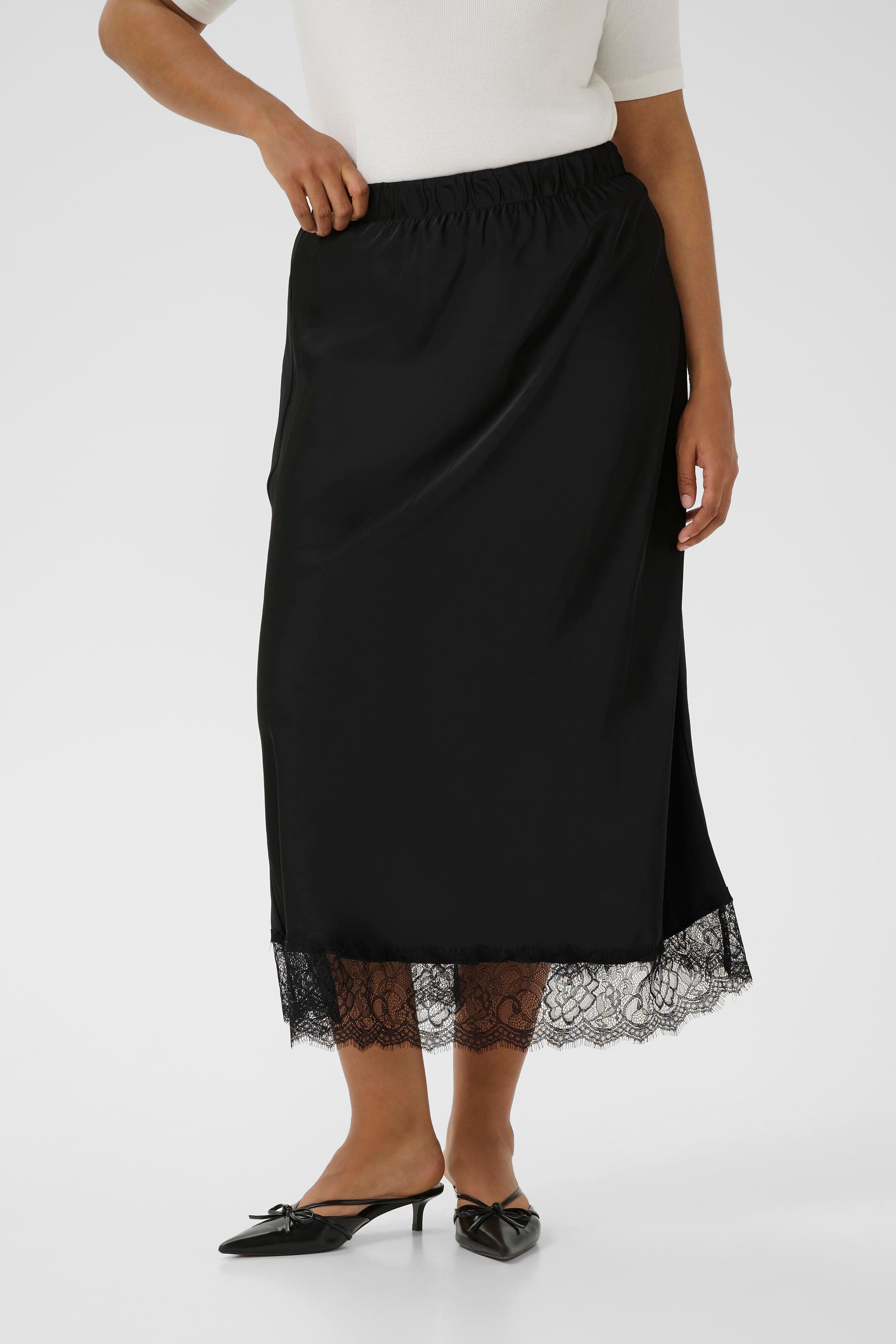 KChilla Skirt LOOKBOOK FRONT 10583480-100121