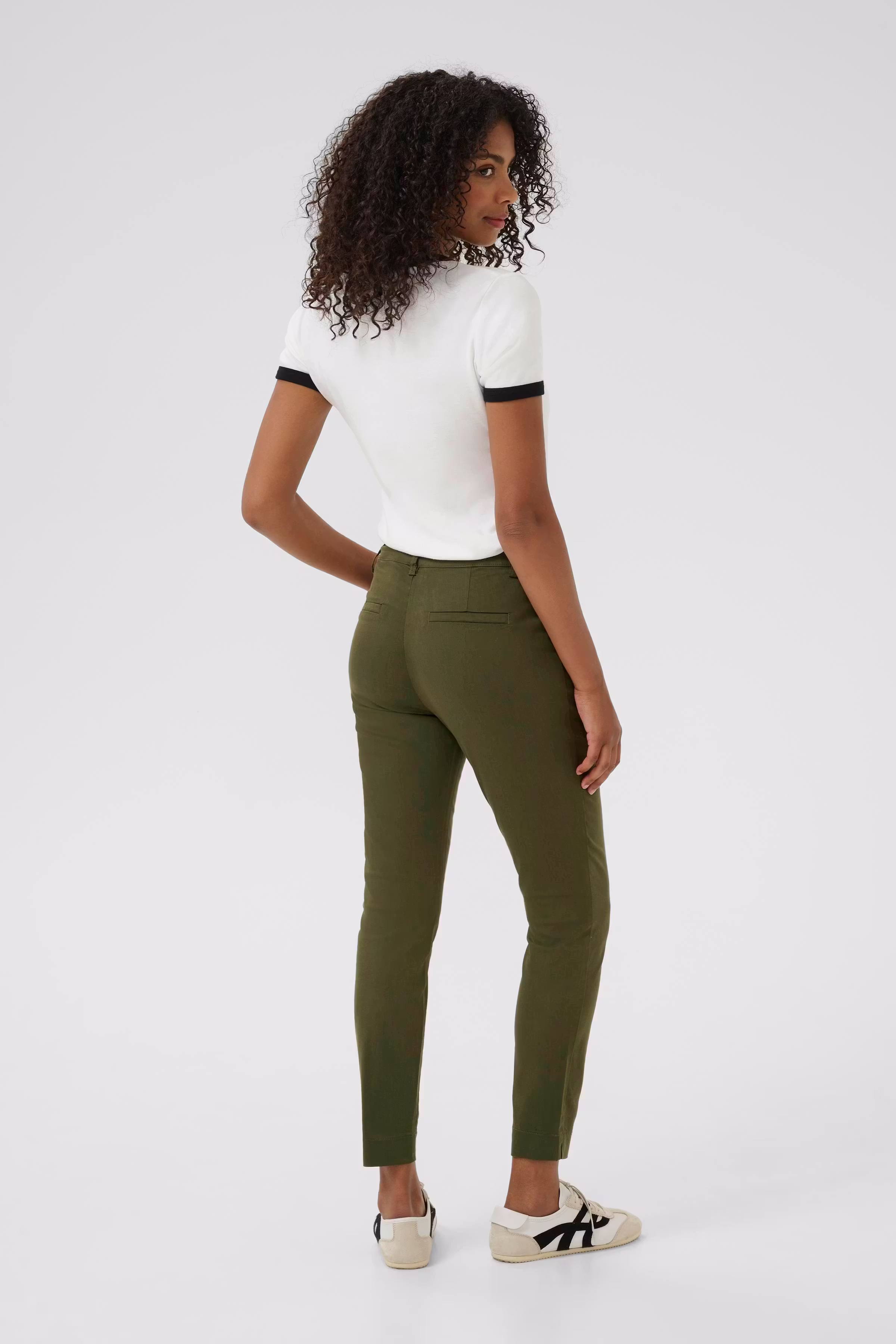 KAlea Hose LOOKBOOK BACK 10505191-190511