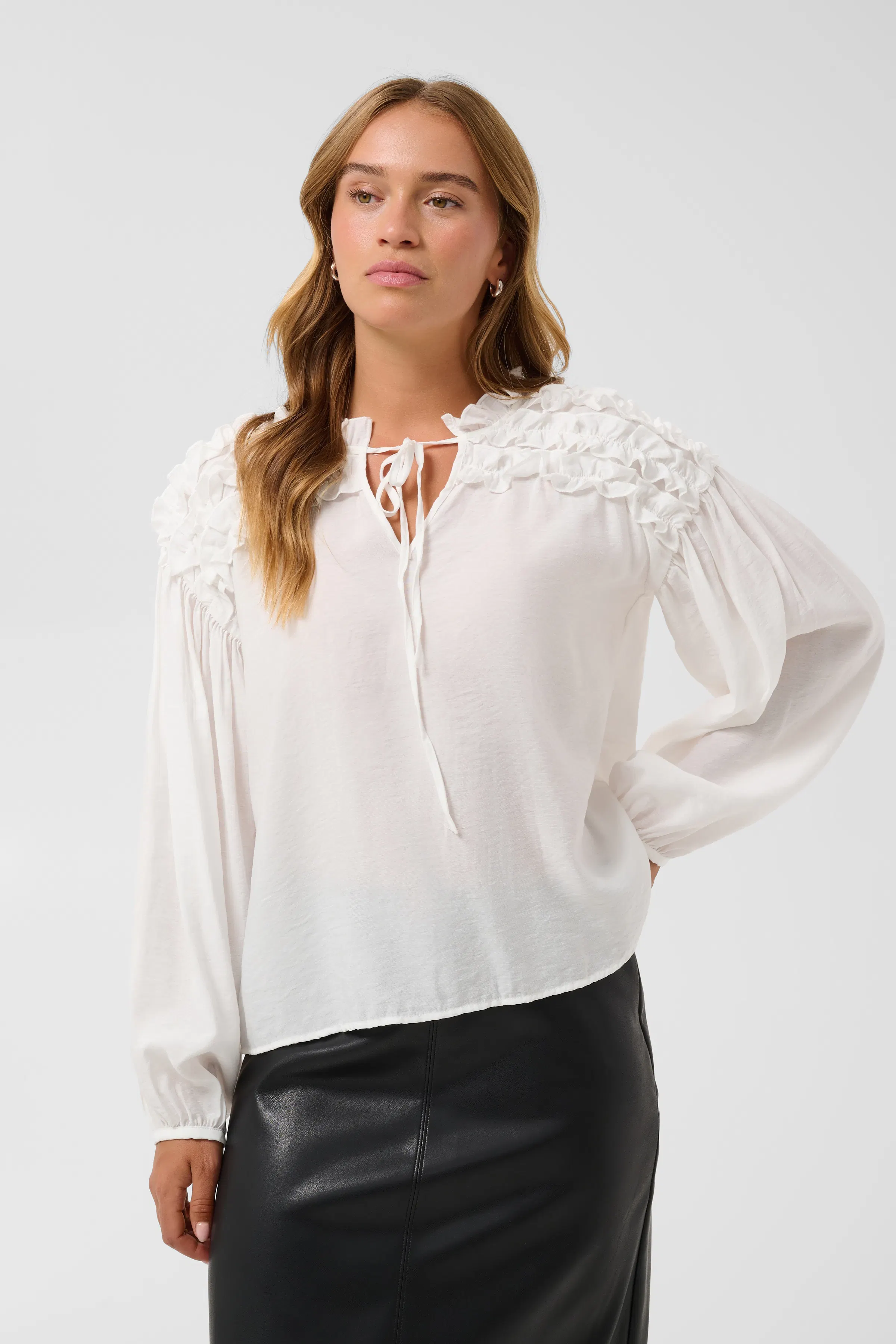 KAnicole Bluse LOOKBOOK FRONT 10512111-110602