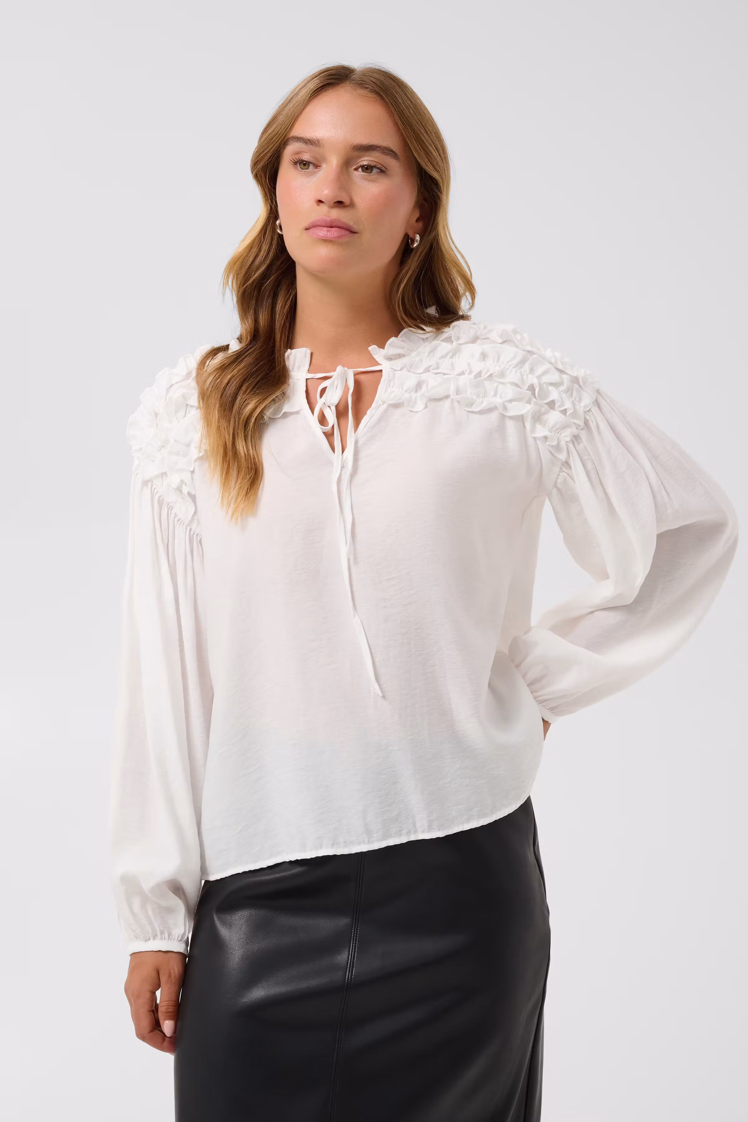 KAnicole Bluse LOOKBOOK FRONT 10512111-110602