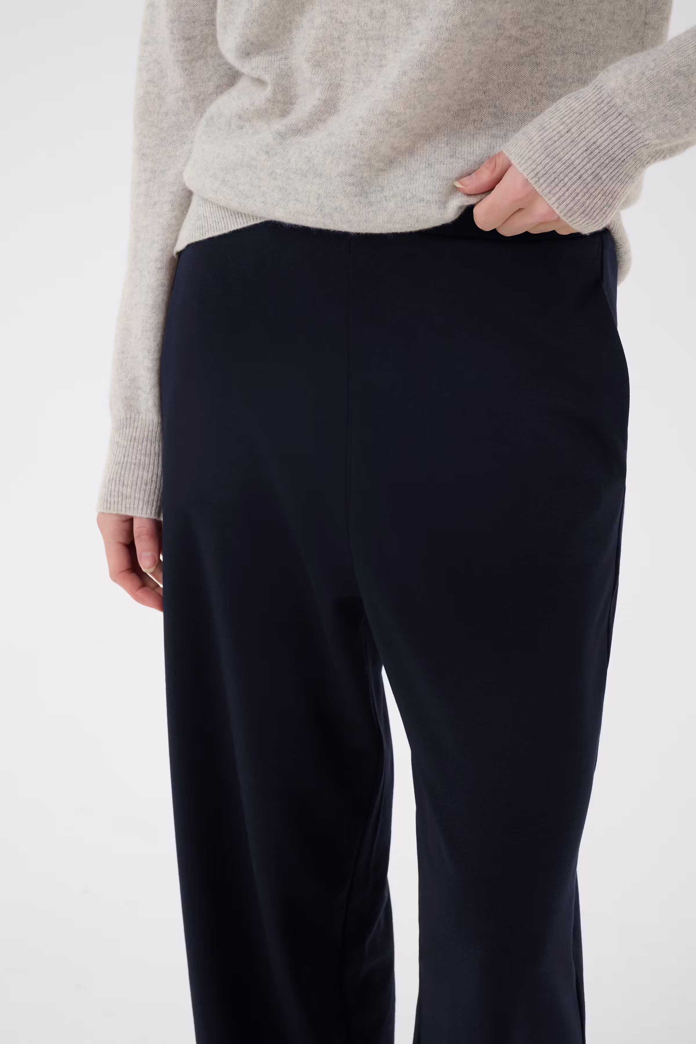 BekyIW Barrel Trousers LOOKBOOK DETAIL 30111195-300005