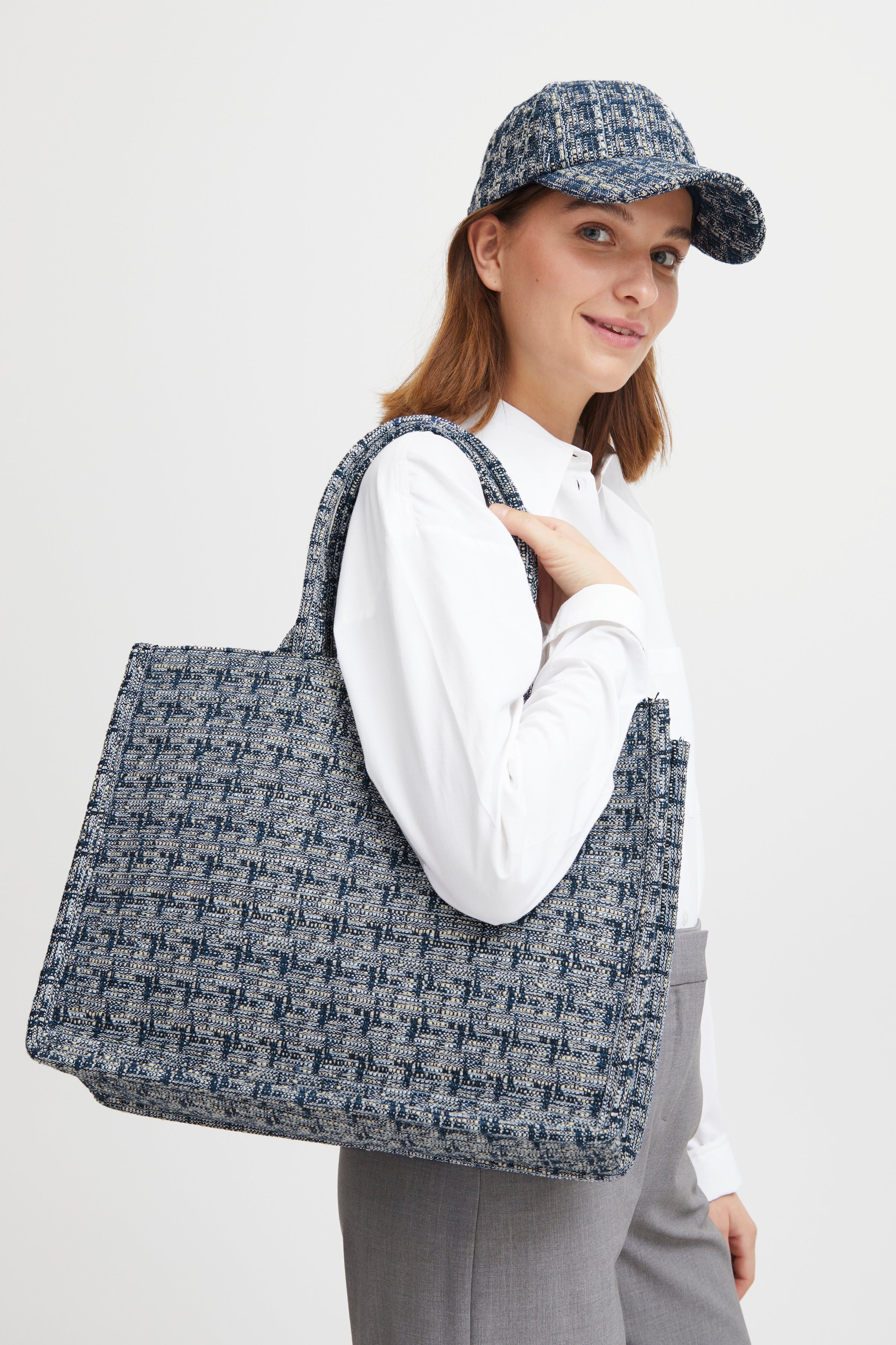 BAWAFFE Pose LOOKBOOK DETAIL 20814812-200457