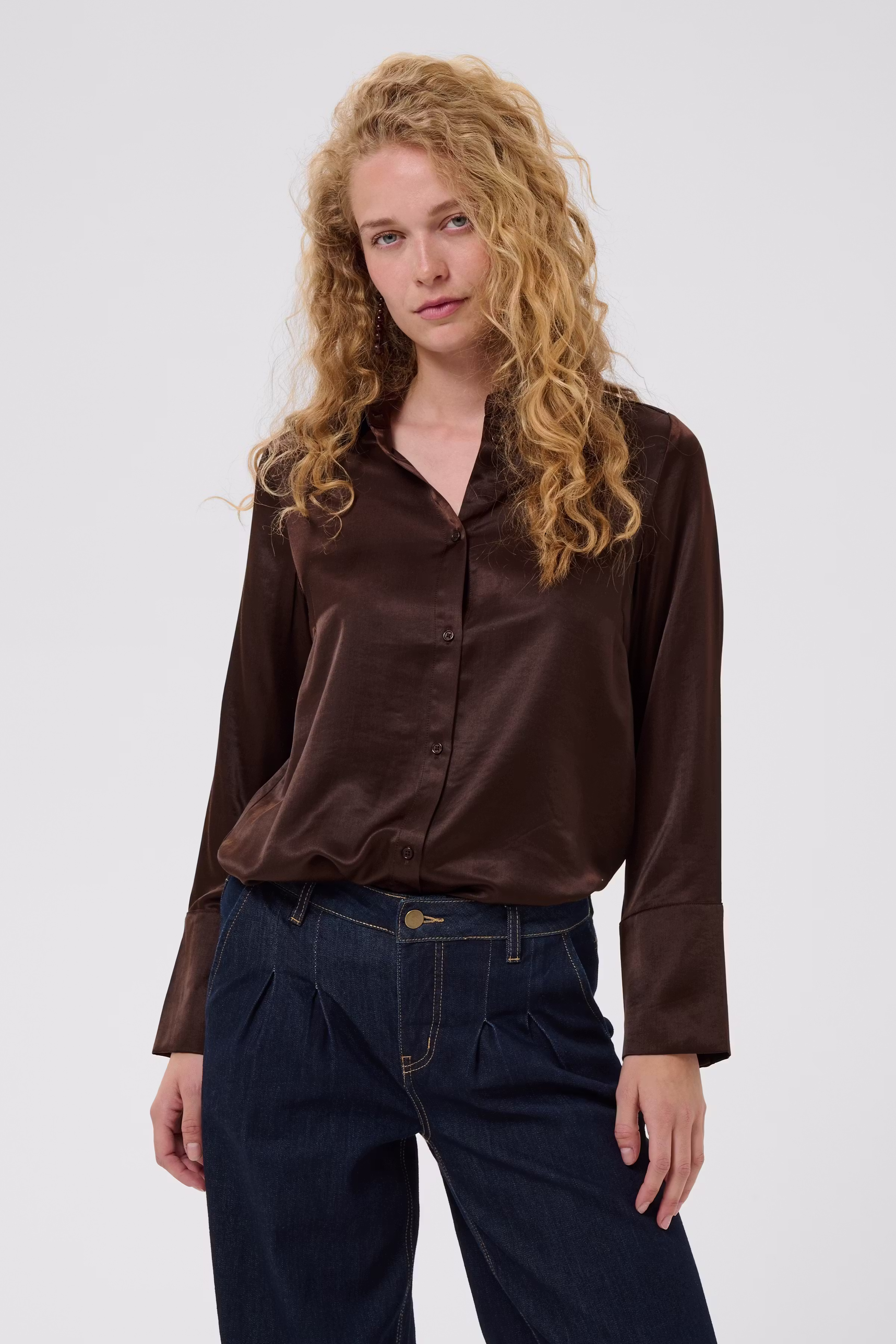 CUmollie Satin shirt LOOKBOOK FRONT 50112293-190915