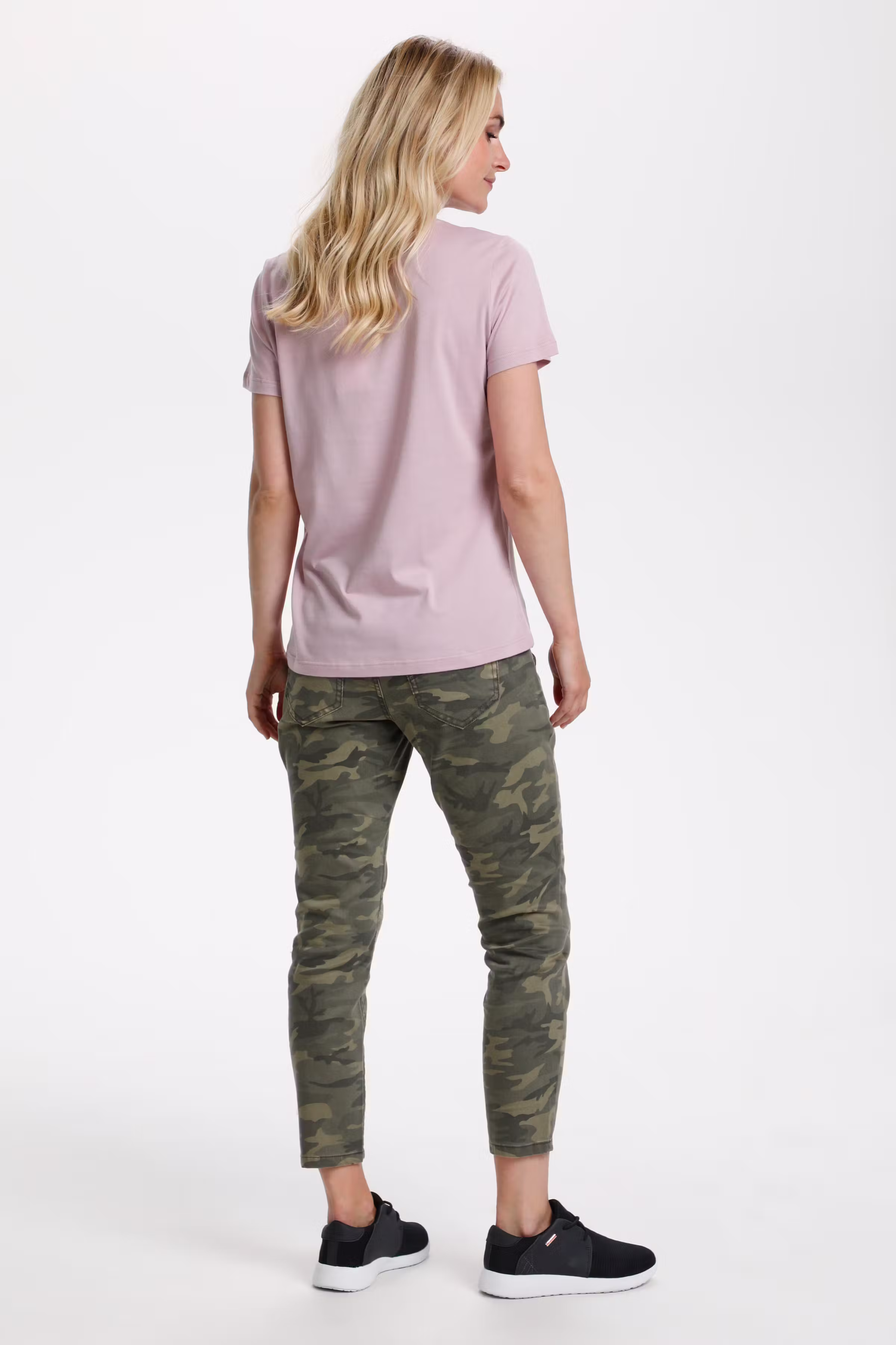 Naia T-shirt LOOKBOOK BACK 10604508-152205