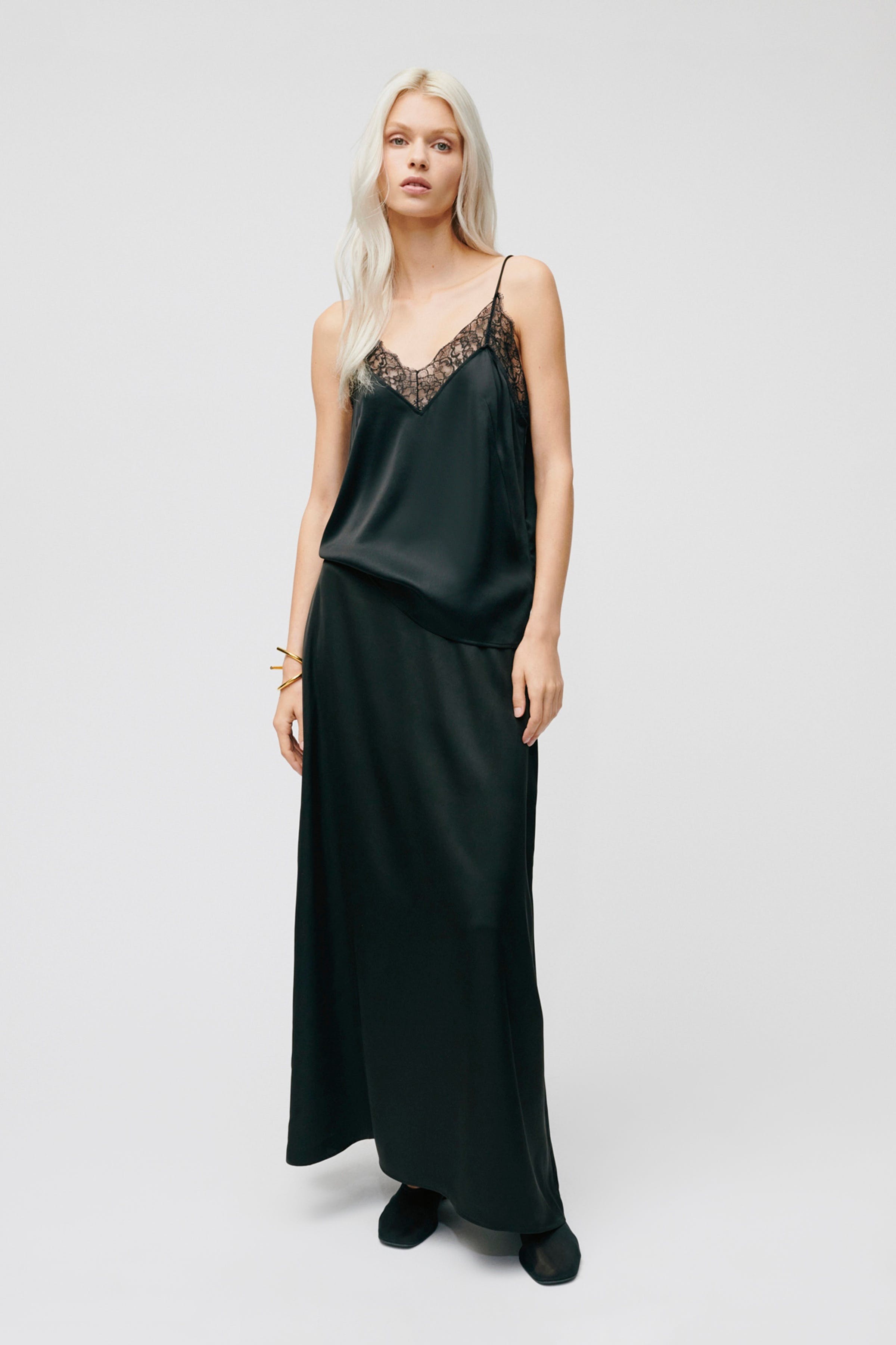 ELAINA Top LOOKBOOK FRONT 30600275-BK999