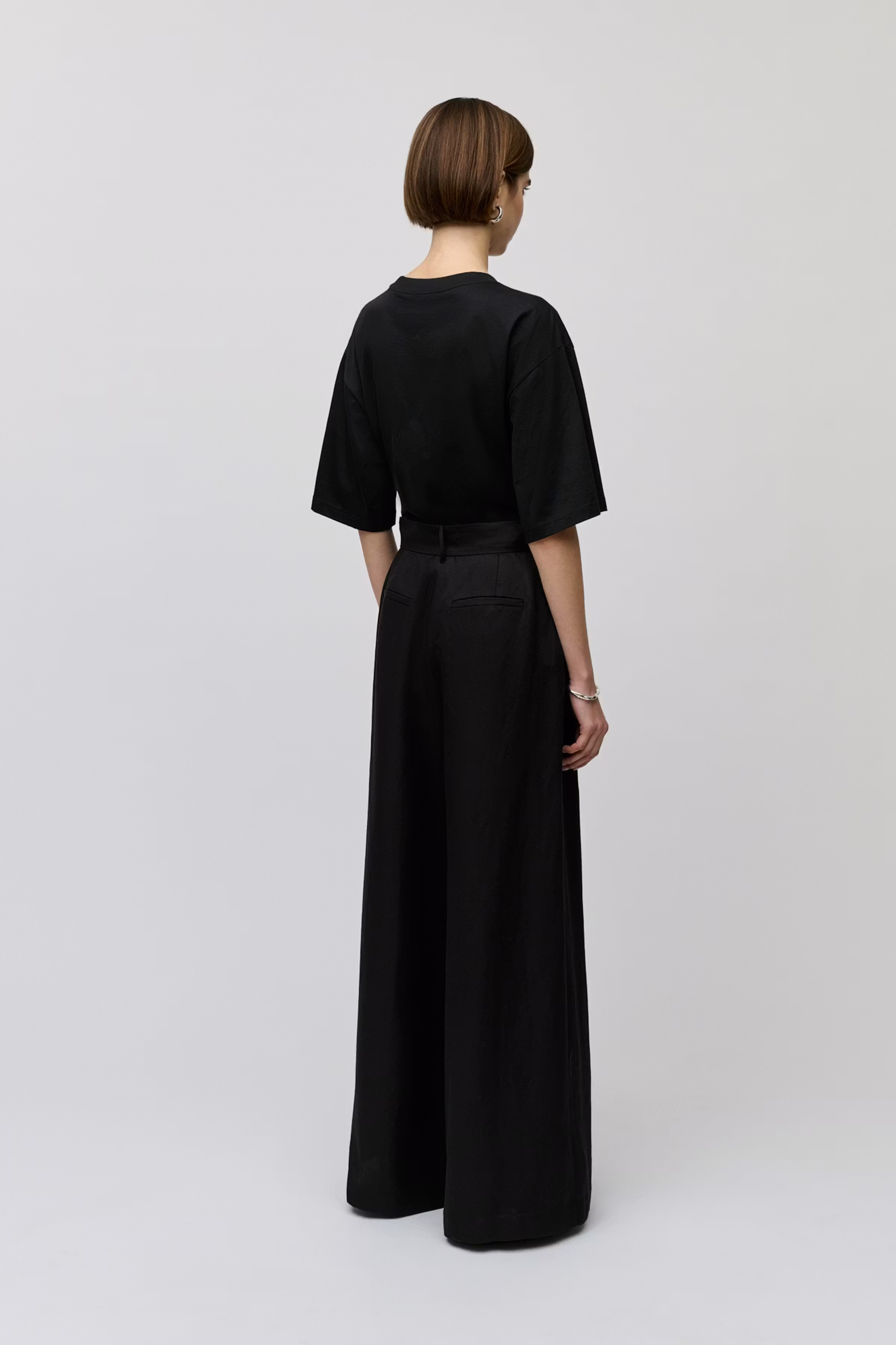 PIERA Trousers LOOKBOOK BACK 30600622-BK999