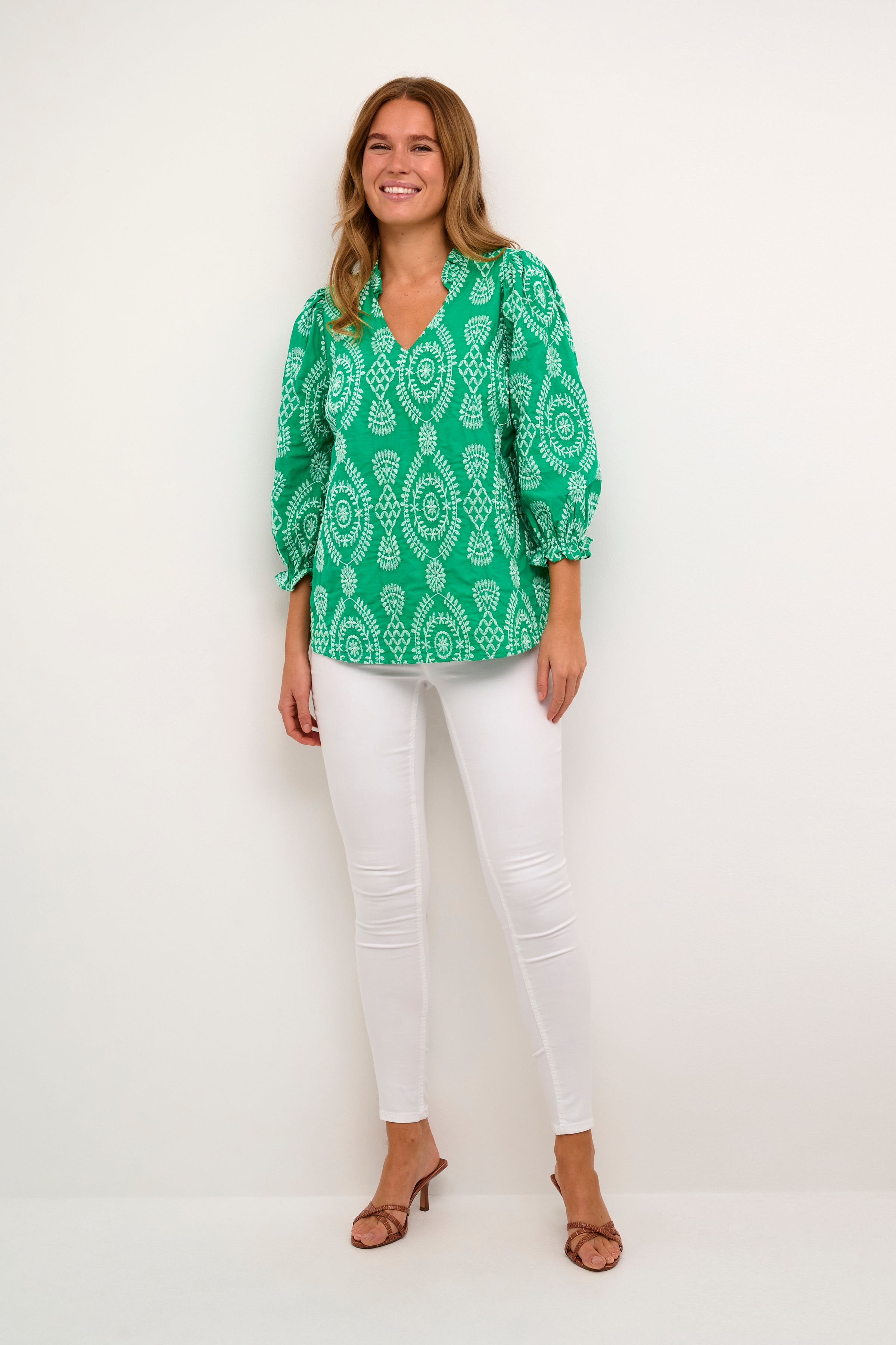 CUtia Bluse med broderi LOOKBOOK FRONT 50109439-165932