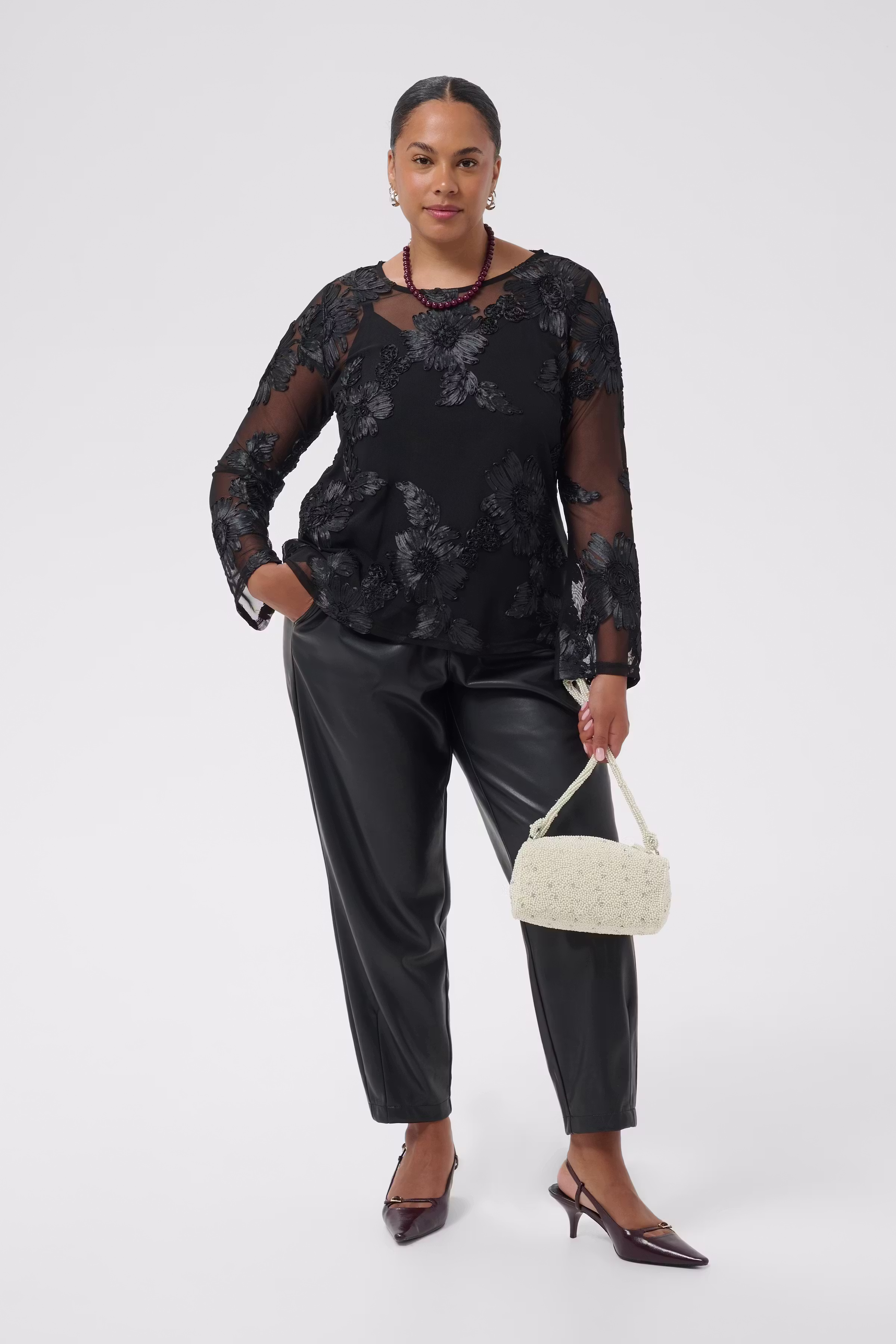 KCjuliana T-shirt LOOKBOOK FRONT 10584355-100121