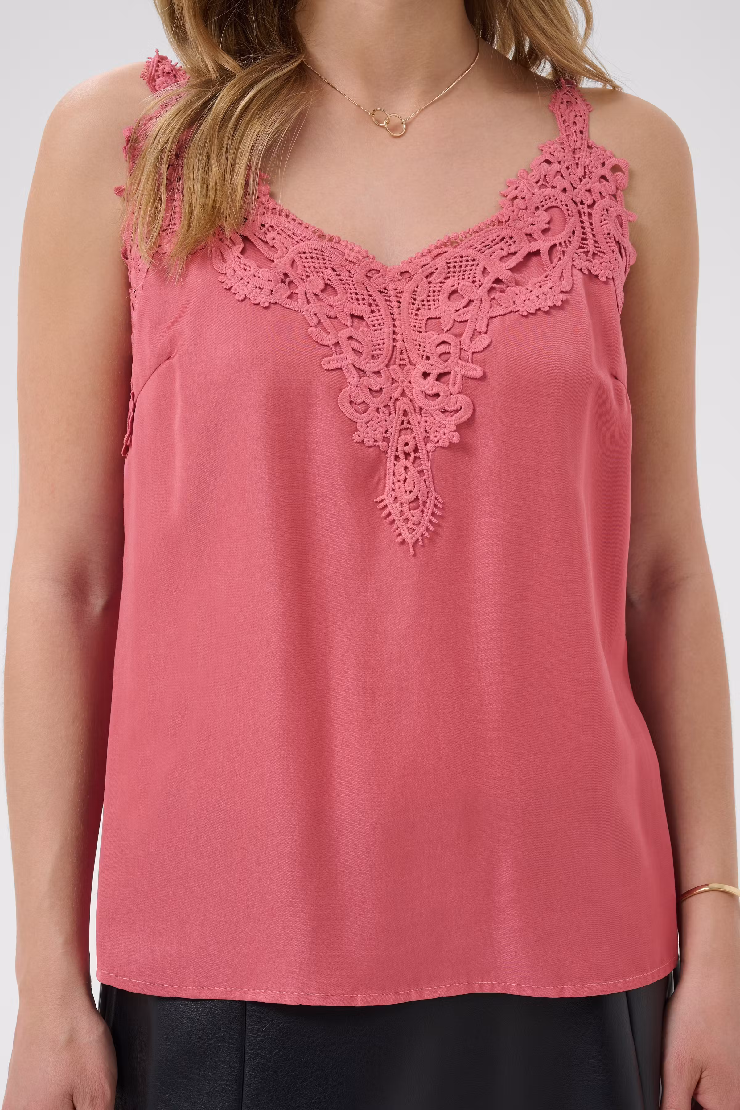 CRANNA Top LOOKBOOK DETAIL 10611224-171522