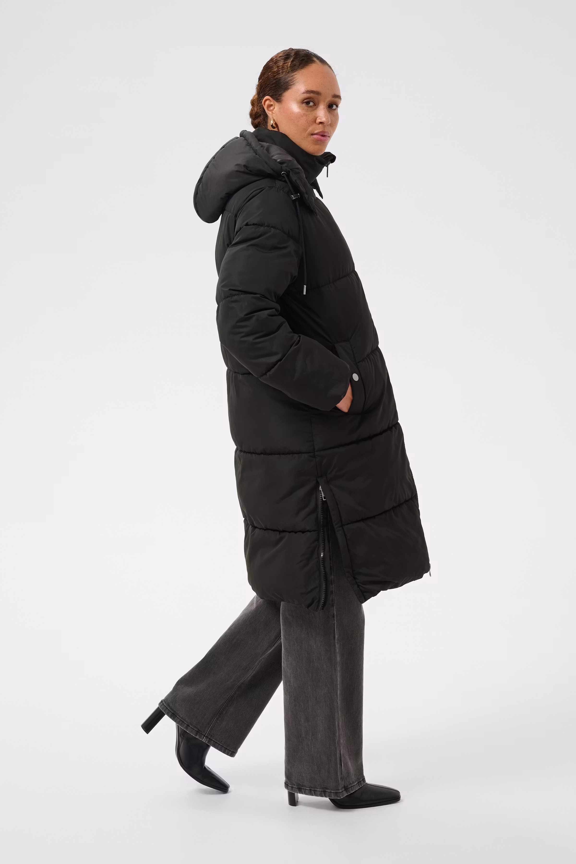 KAnikalui Coat LOOKBOOK FRONT 10511827-100121