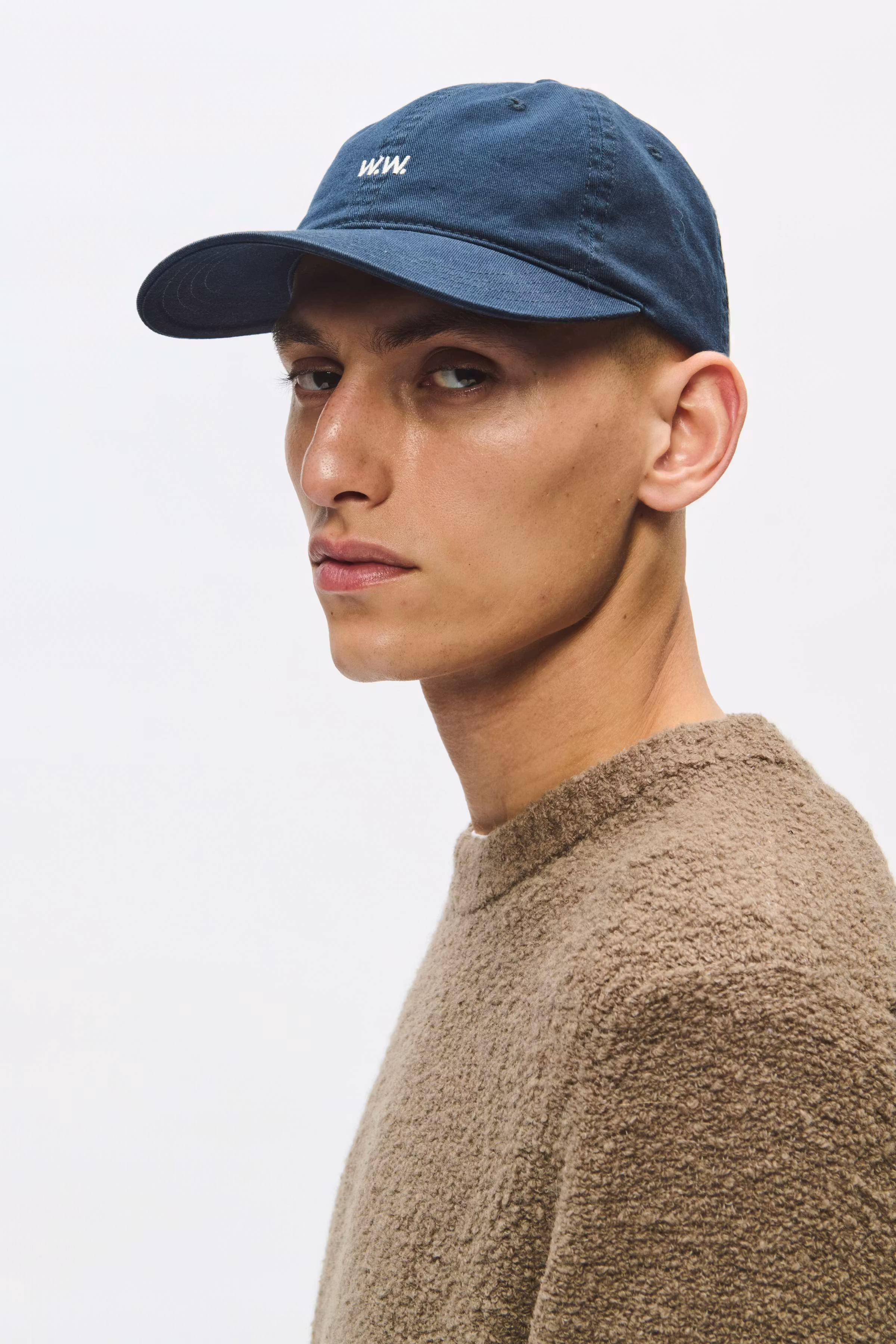 WWW.W. Cap LOOKBOOK DETAIL 30251641-194011