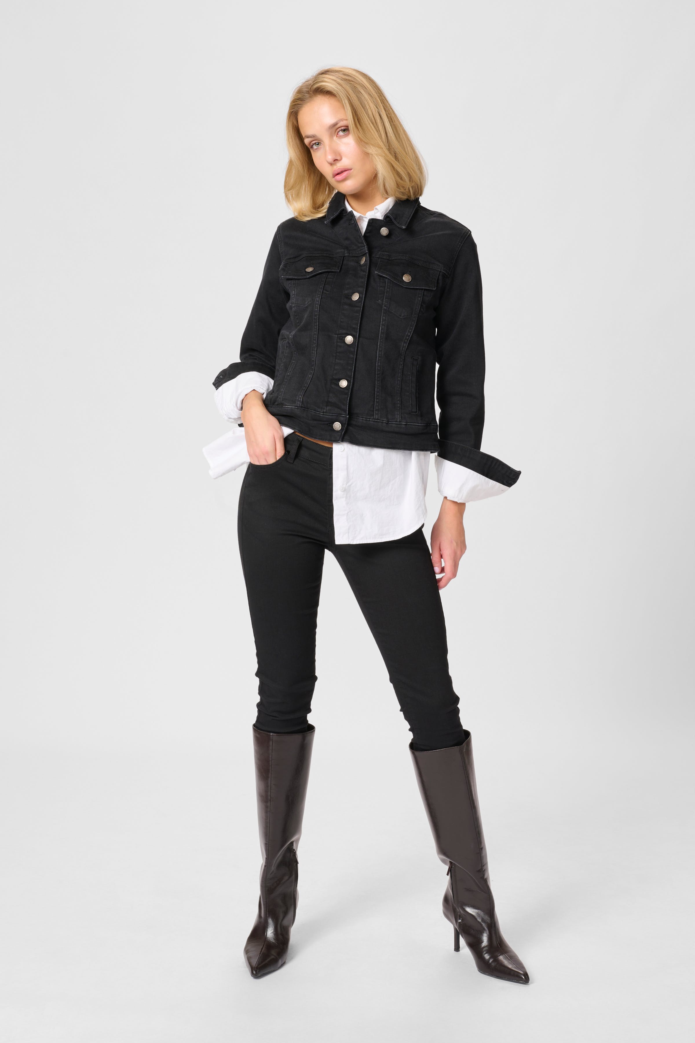 32 THE CELINA 103 SLIM Y LOOKBOOK FRONT 10703567-100073