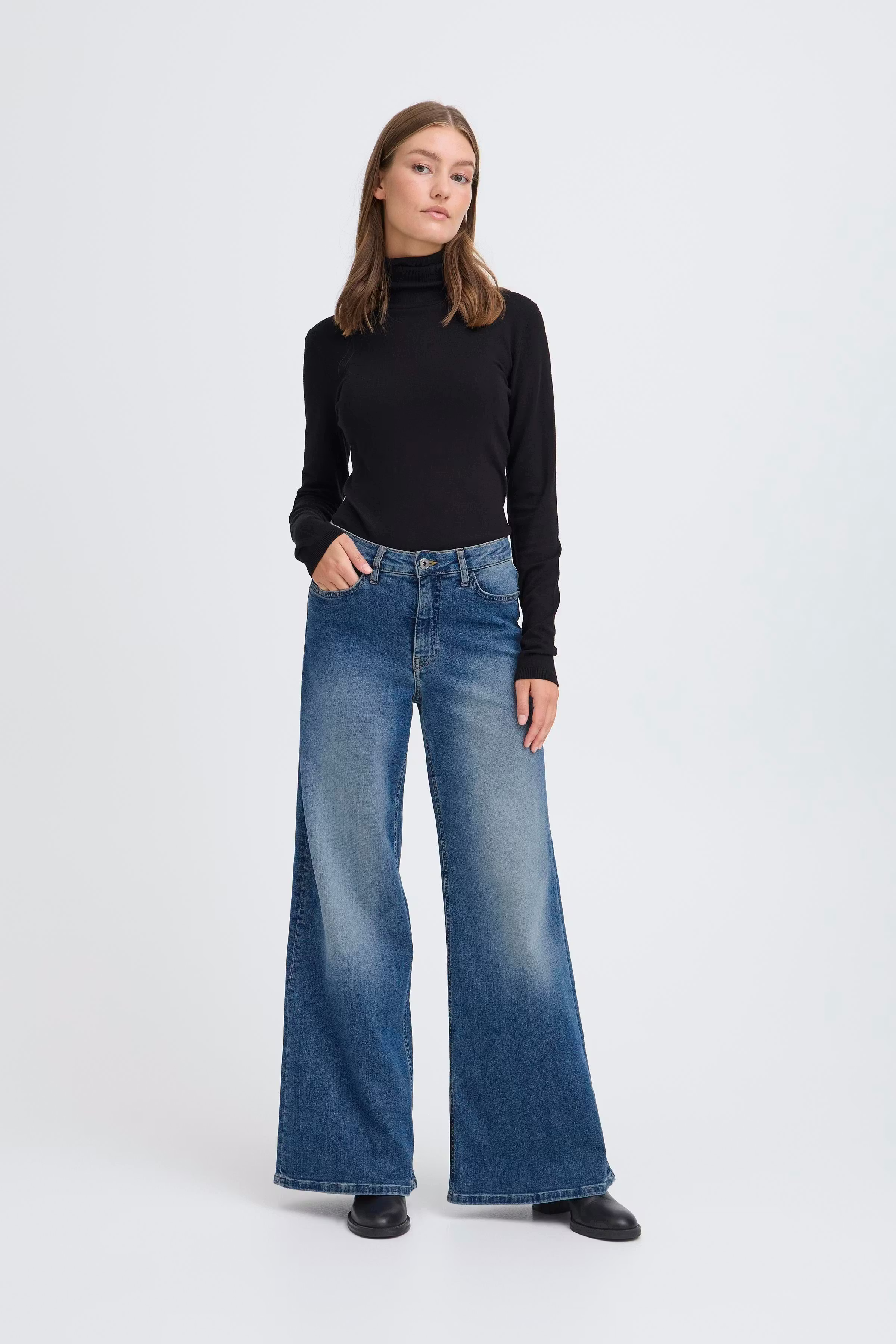 IHTWIGGY WIDE Jeans LOOKBOOK FRONT 20119022-19037