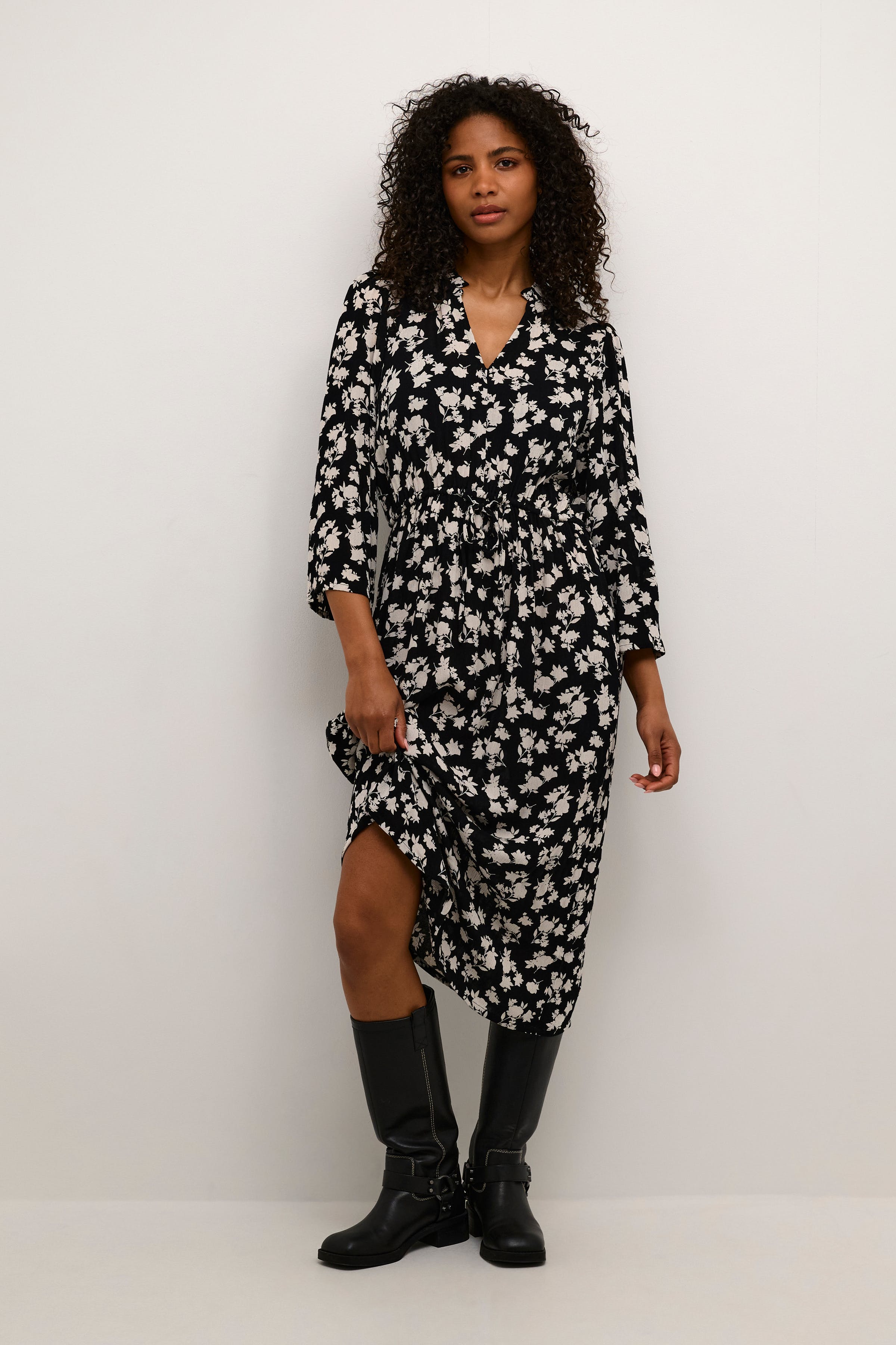 KAamber Klänning LOOKBOOK FRONT 10509534-106992