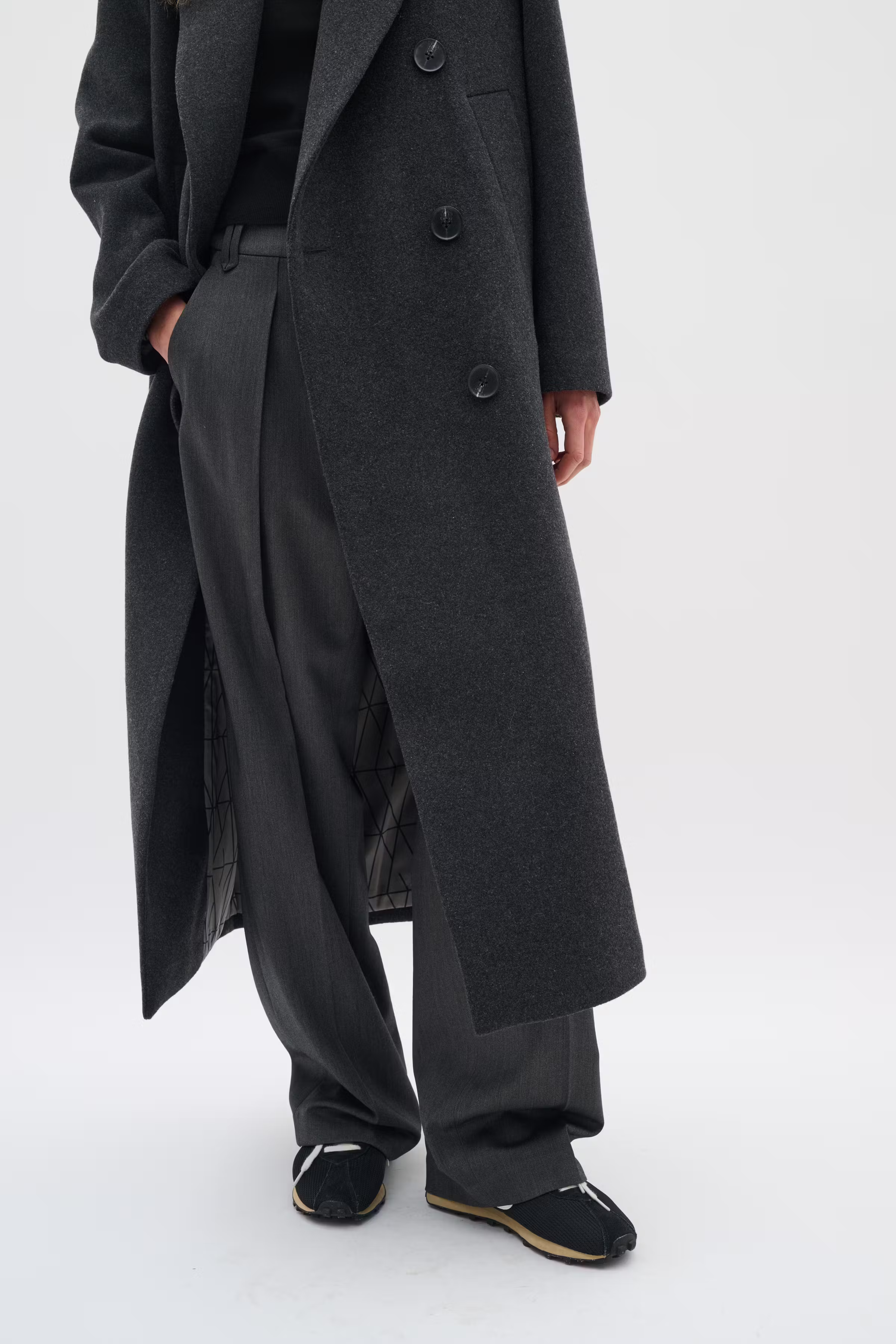 YunahIW Mantel LOOKBOOK FRONT 30110610-300596