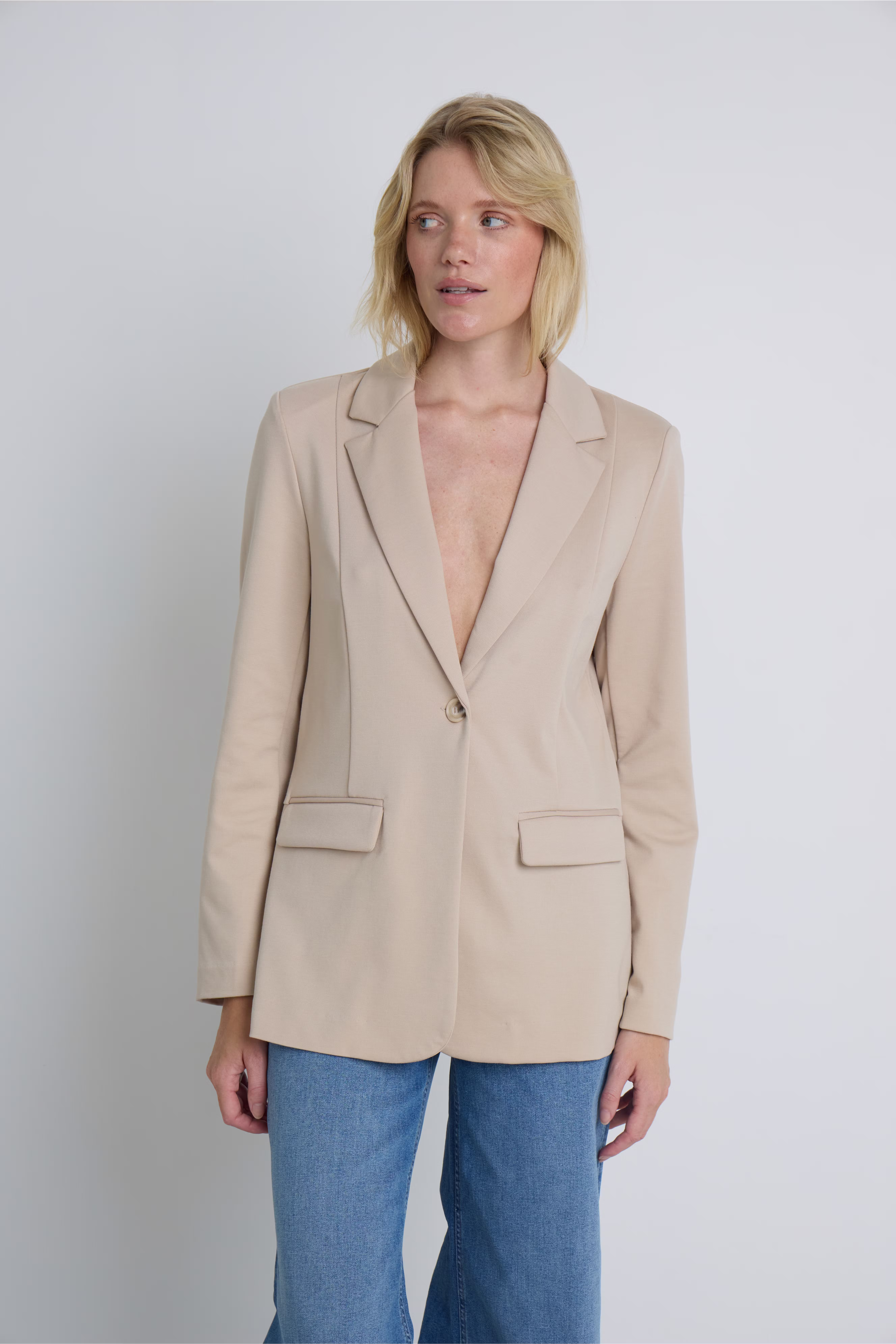 IHKATE LONG Blazer LOCATION NONE 20121368-151308