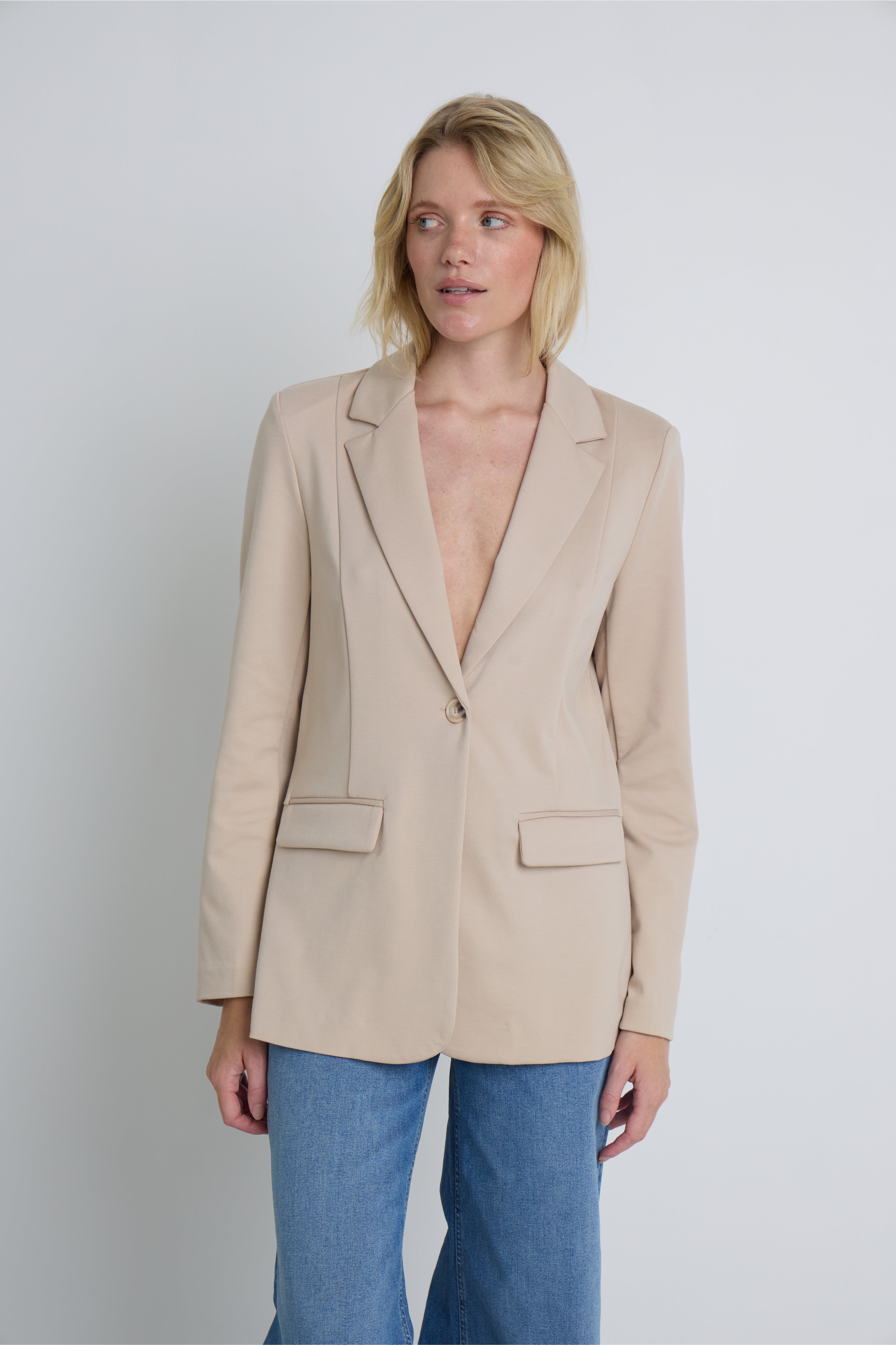 IHKATE LONG Blazer LOCATION NONE 20121368-151308