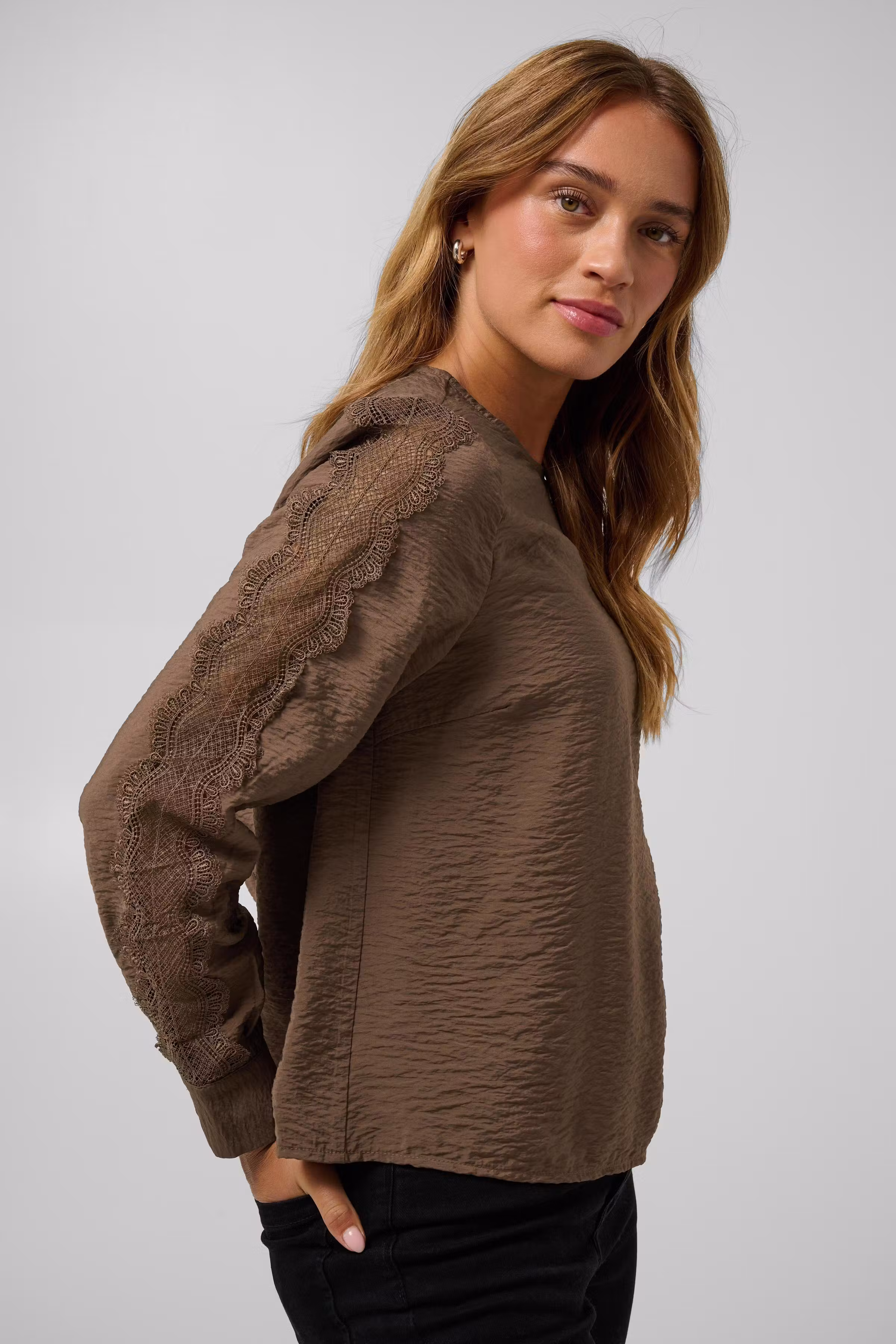KAgilda Bluse LOOKBOOK DETAIL 10512264-191116