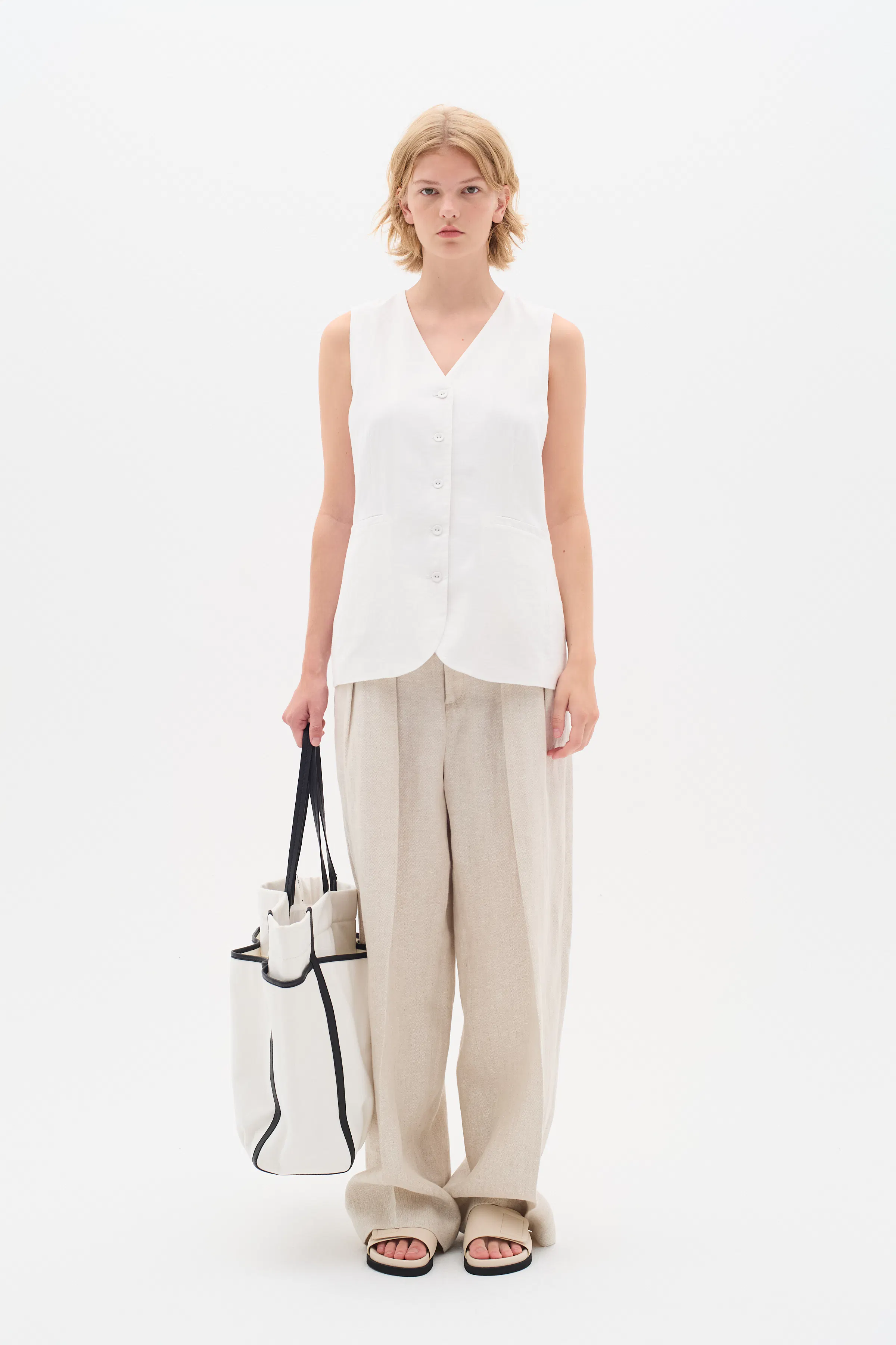 FaridaIW Leinen Weste LOOKBOOK FRONT 30110439-300001