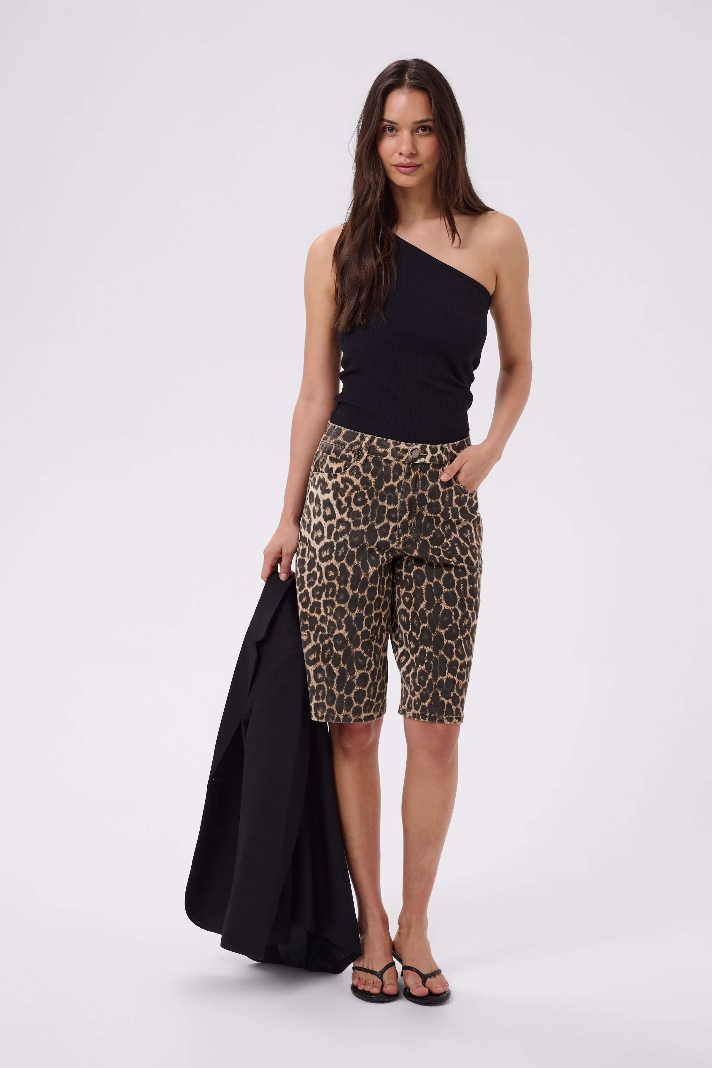 KAjessica Shorts LOOKBOOK FRONT 10512648-1000266