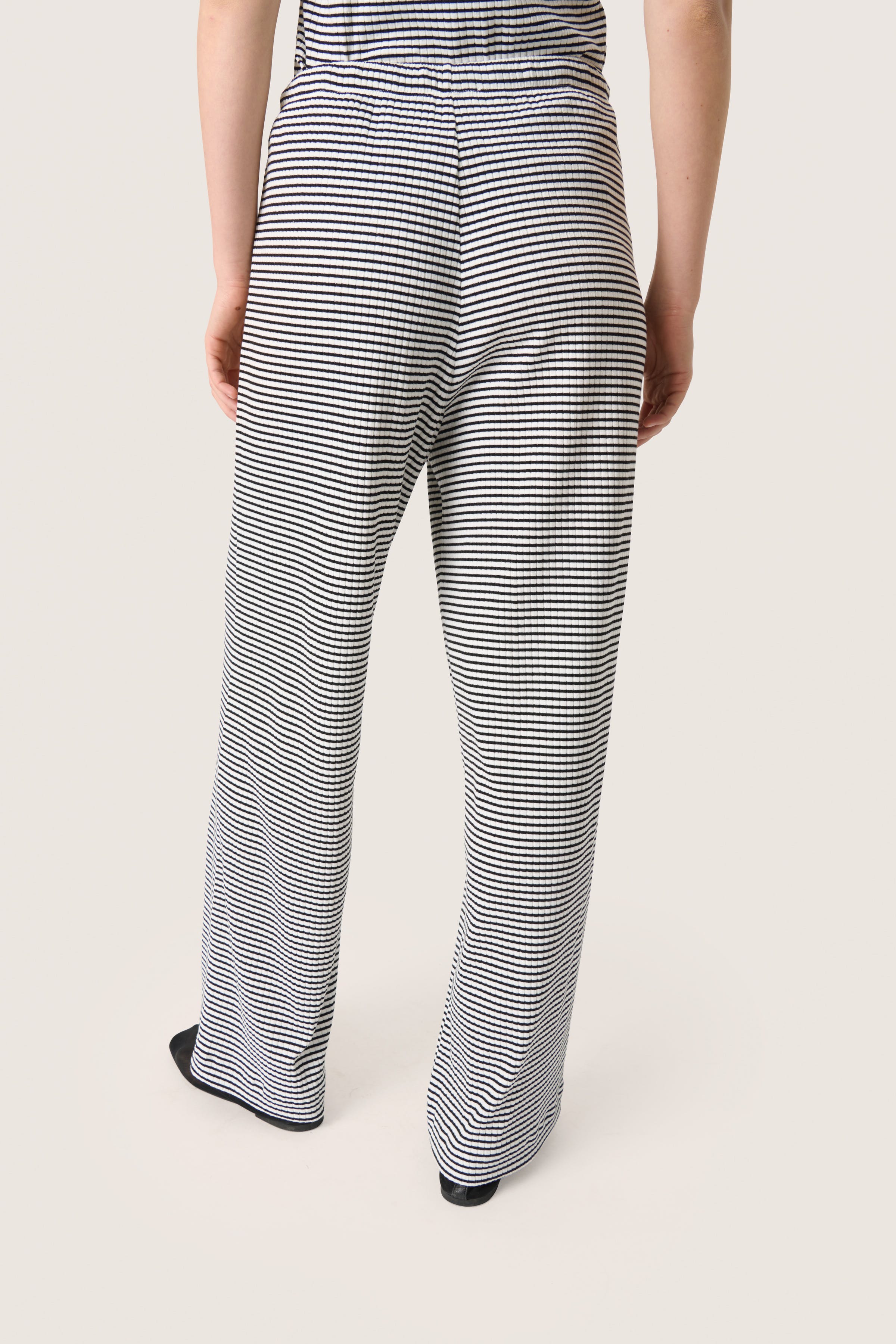 SLCalva Broek LOOKBOOK BACK 30408142-303564